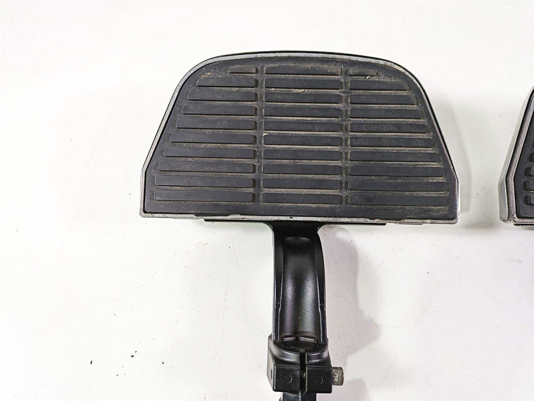 2008 Harley FLSTC Softail Heritage Rear Passenger Floorboard Kit 50602-00A {{ shop.shopifyCountryName }} - Mototech271