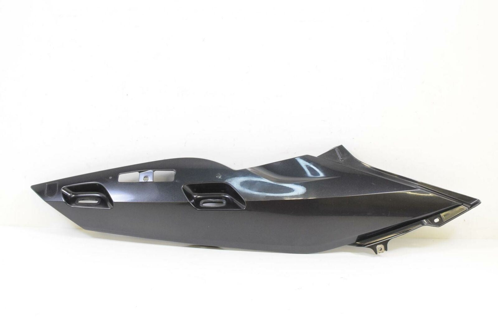 2011 BMW R1200RT R1200 RT K26 Right Tail Fairing Cover -Thundergrey 46637681572 {{ shop.shopifyCountryName }} - Mototech271
