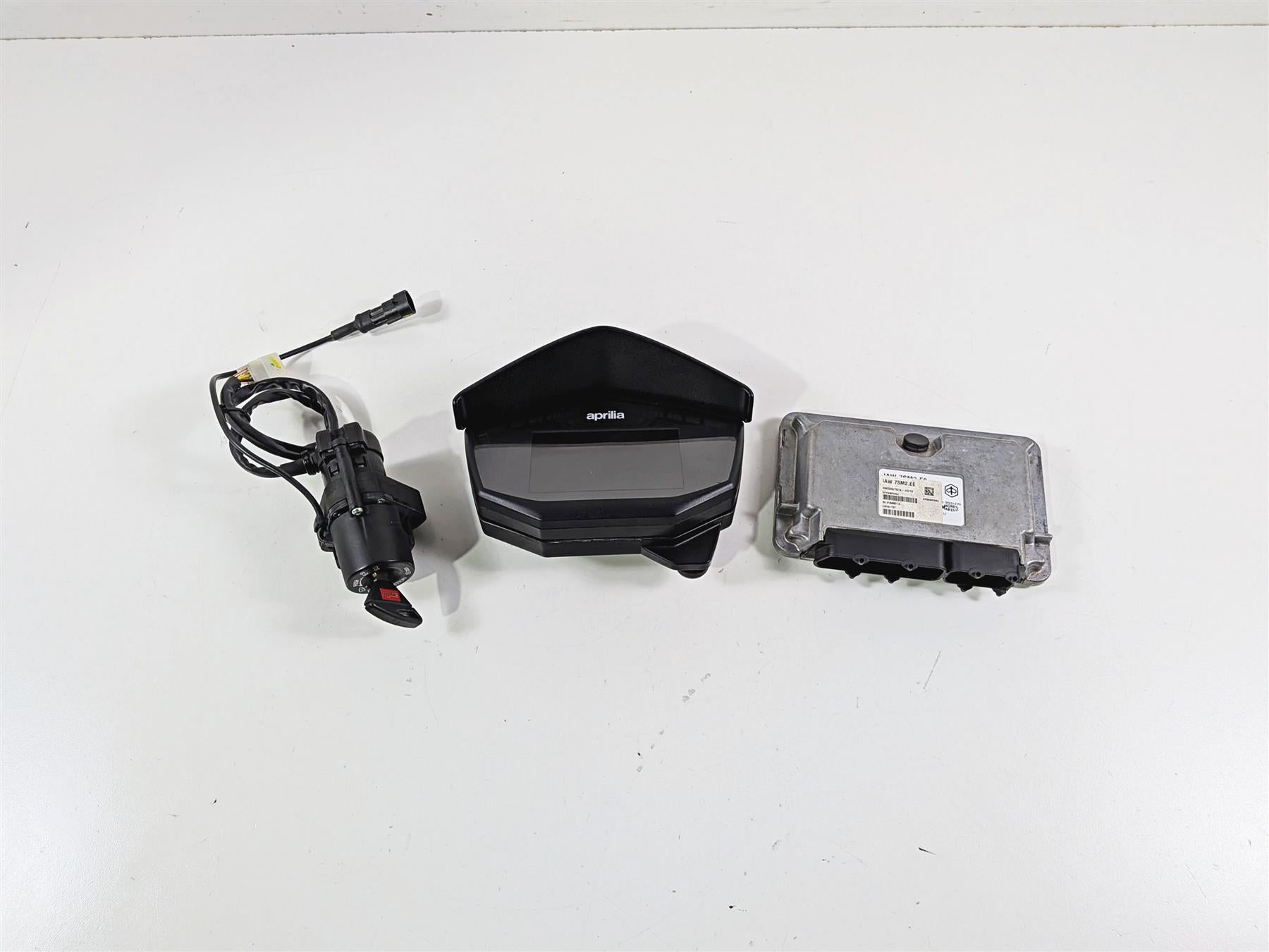 2018 Aprilia RSV4 RR Speedometer Cdi Ignition Switch Key Set 858580 2D000556 {{ shop.shopifyCountryName }} - Mototech271