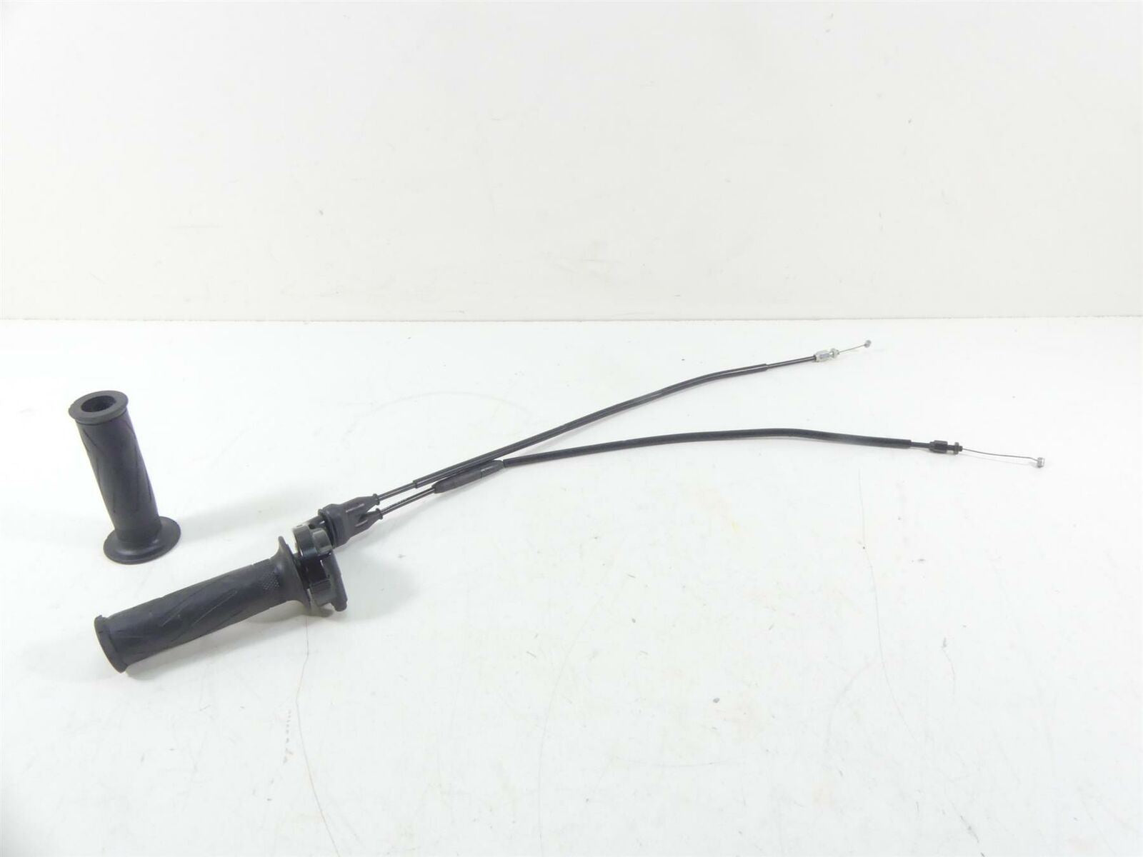 2020 Yamaha VMX17 1700 Throttle Accelerate Cable Grip Grab Set 4YR-26240-02-00 {{ shop.shopifyCountryName }} - Mototech271