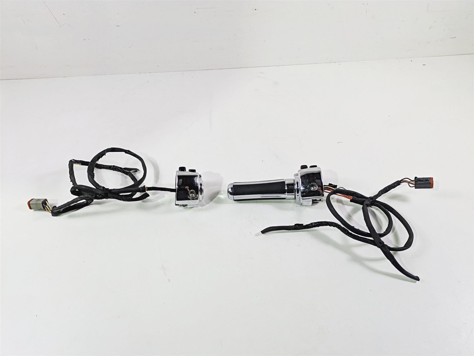 2004 Harley Softail FXSTDI Deuce Left Right Chrome Hand Control Switch 71682-06 {{ shop.shopifyCountryName }} - Mototech271