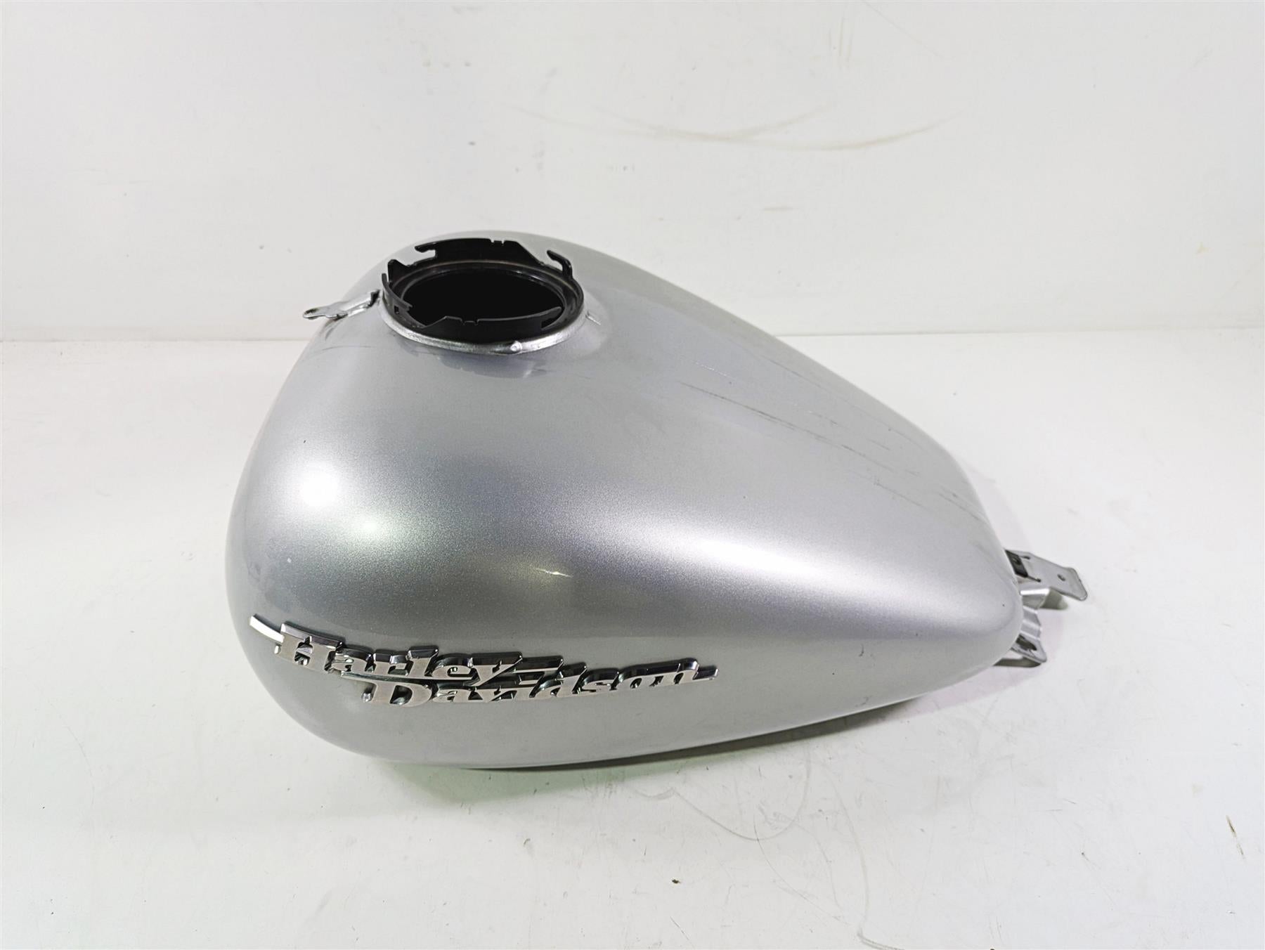 2010 Harley Touring FLHX Street Glide Silver Fuel Gas Petrol Tank 61356-08 {{ shop.shopifyCountryName }} - Mototech271