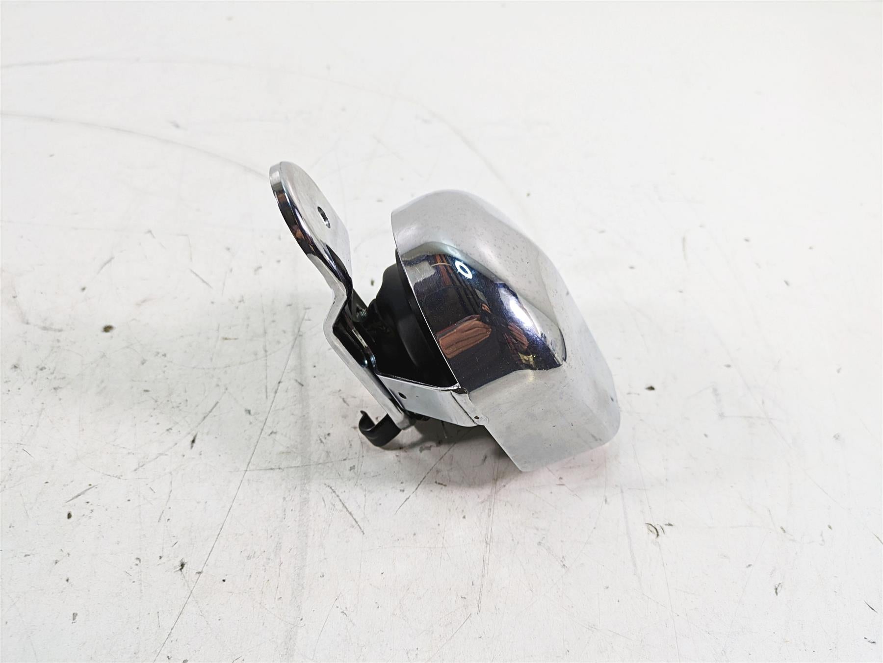 2008 Harley FLHTCU Electra Glide Horn + Chrome Cover 61300478A {{ shop.shopifyCountryName }} - Mototech271