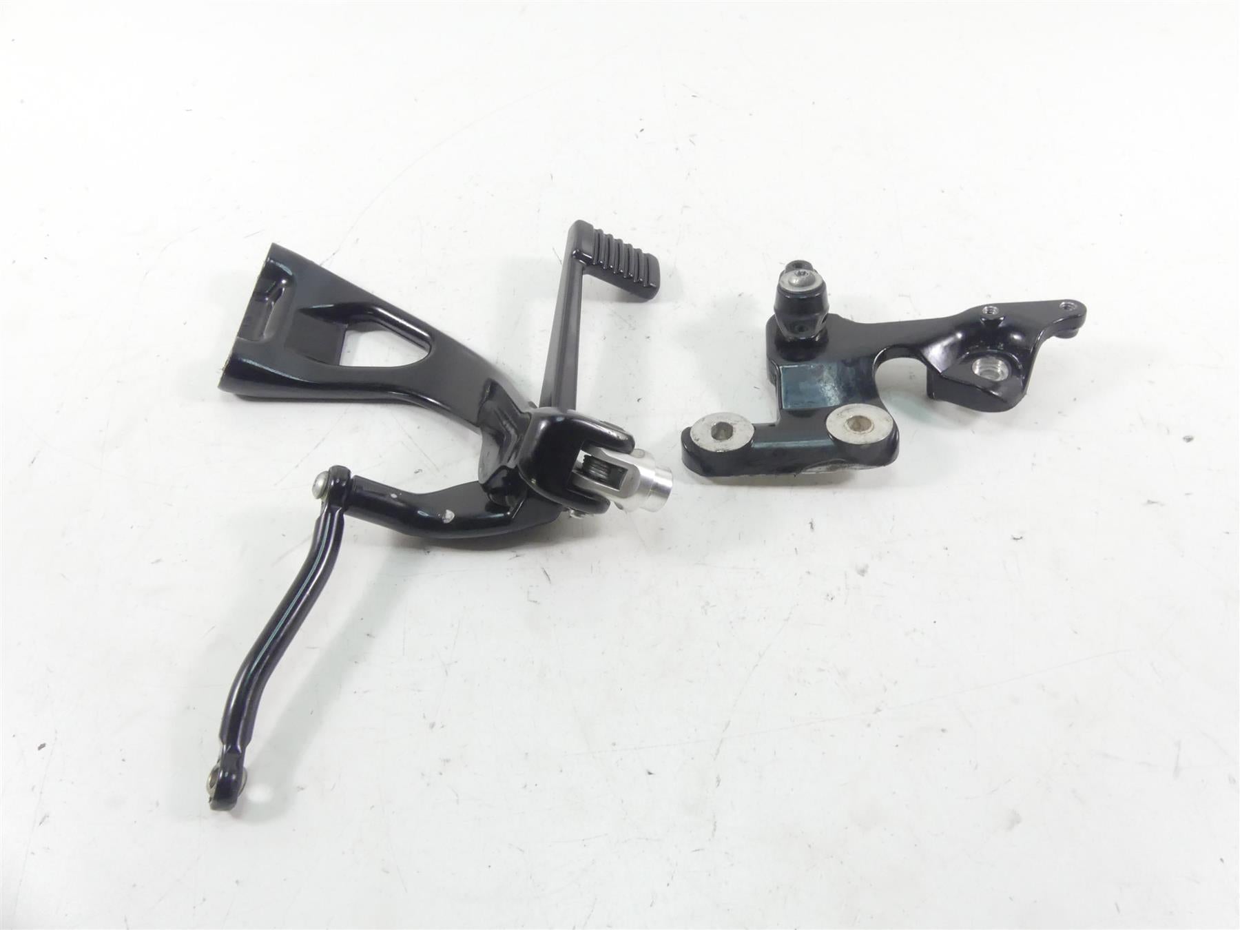 2021 Harley Softail FXBBS Street Bob Right Mid Footpeg Mount Brake Ped 50500601 | Mototech271