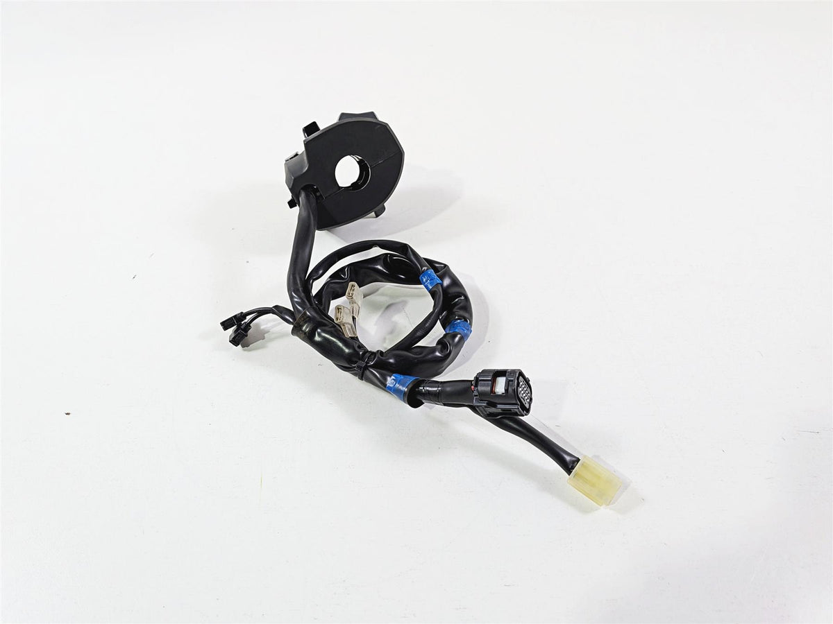2025 Yamaha YZF R7 Nice Left Side Light Hand Control Switch BEB-83969-00-00 {{ shop.shopifyCountryName }} - Mototech271