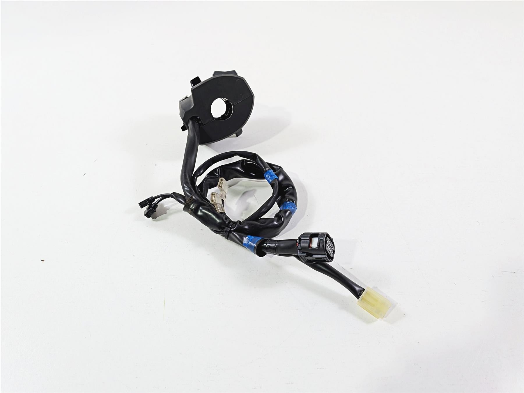2025 Yamaha YZF R7 Nice Left Side Light Hand Control Switch BEB-83969-00-00 {{ shop.shopifyCountryName }} - Mototech271