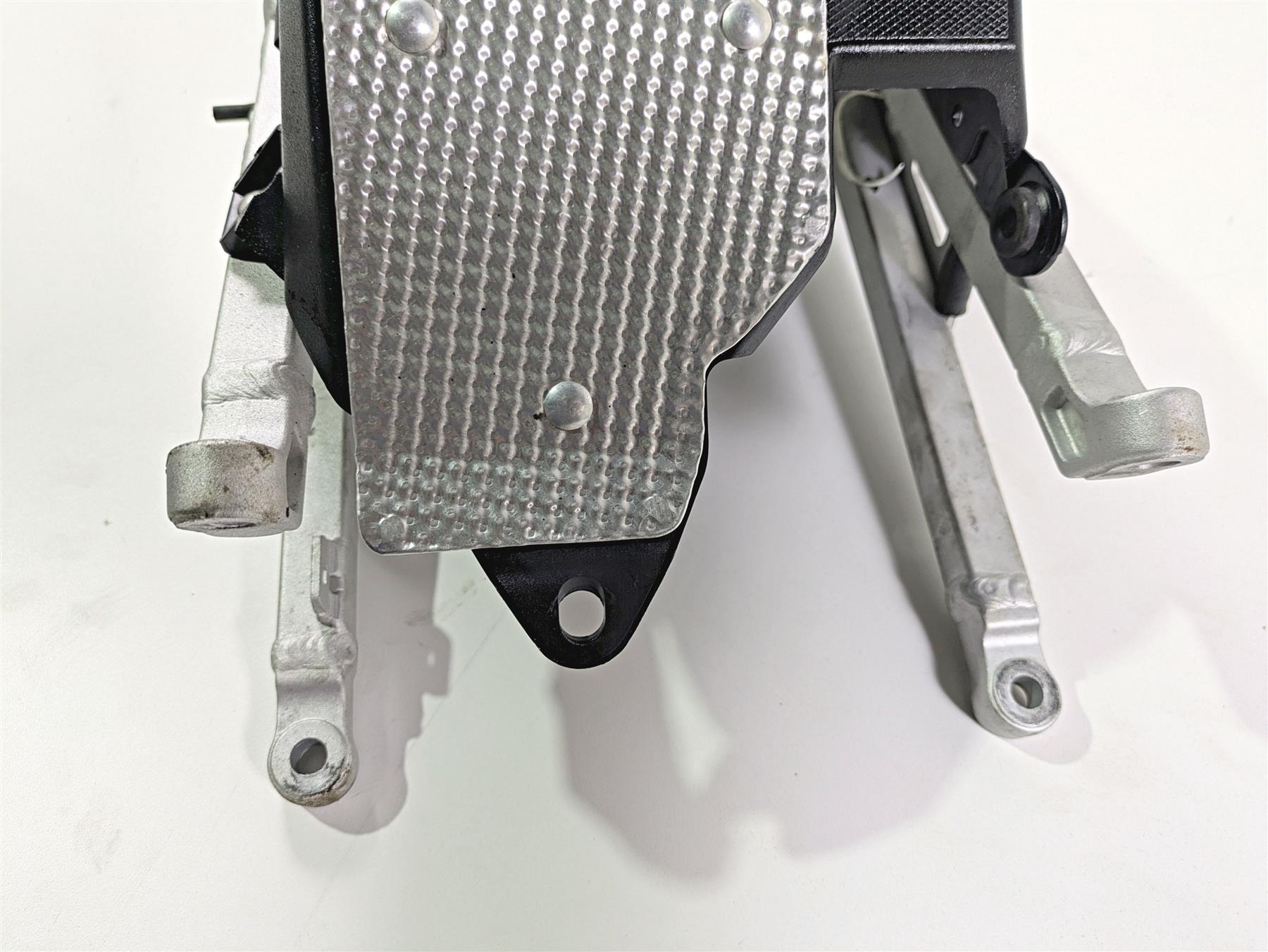 2017 Aprilia RSV 1100 Tuono V4 Factory Straight Subframe & Inner Fender 2B003589 {{ shop.shopifyCountryName }} - Mototech271