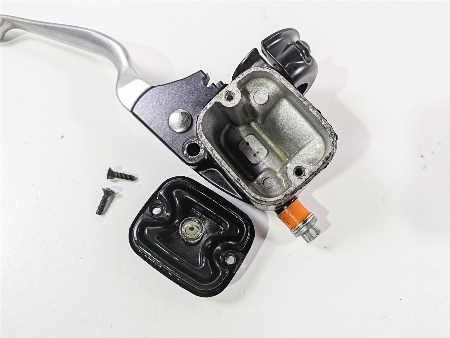2014 Harley FXDF Dyna Fat Bob Front Brake Master Cylinder 11/16 45170-08F {{ shop.shopifyCountryName }} - Mototech271