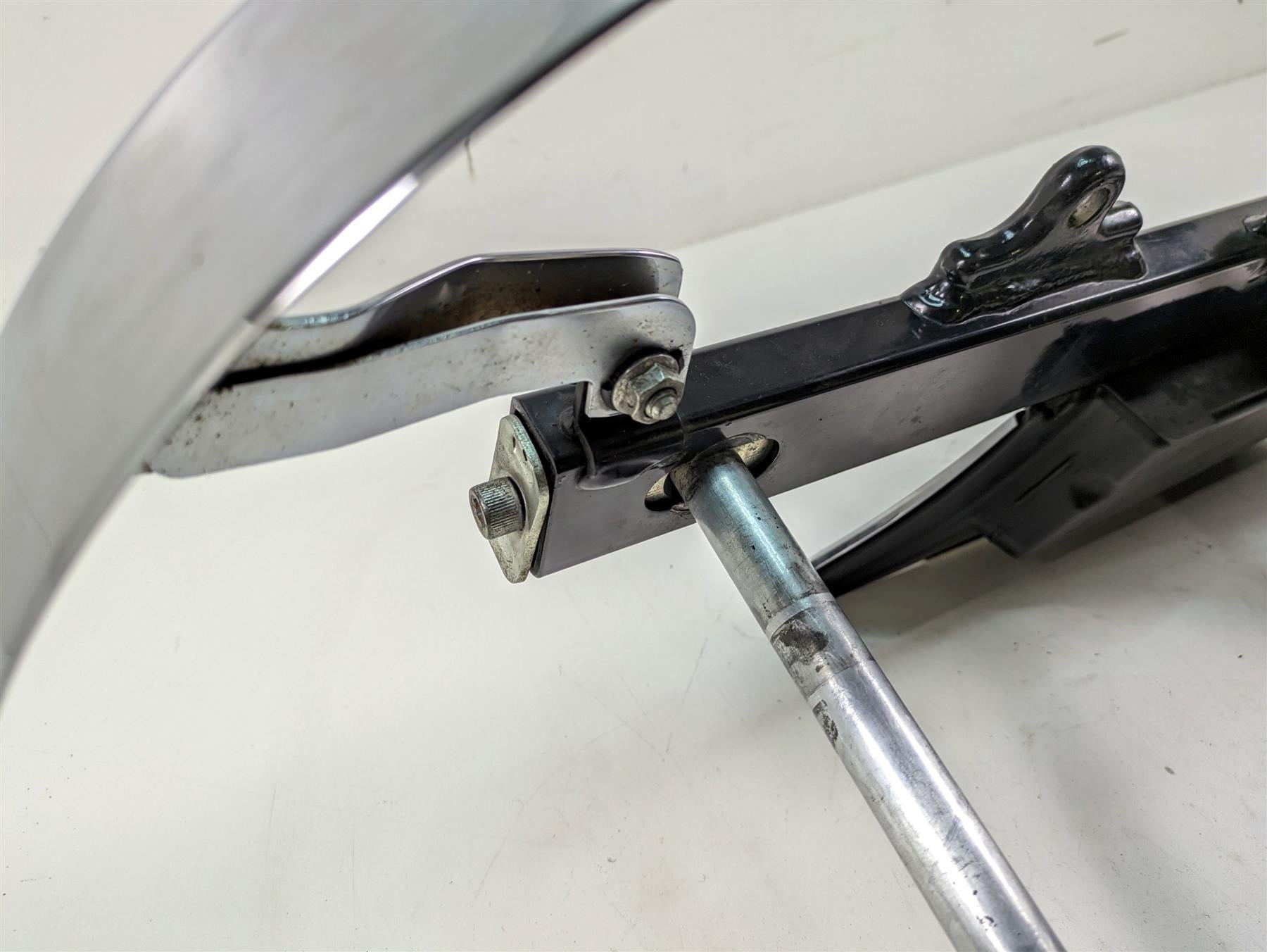 2000 Harley Dyna FXDL Low Rider Rear Swingarm + 3/4" Axle & Belt Guard 47820-00A {{ shop.shopifyCountryName }} - Mototech271