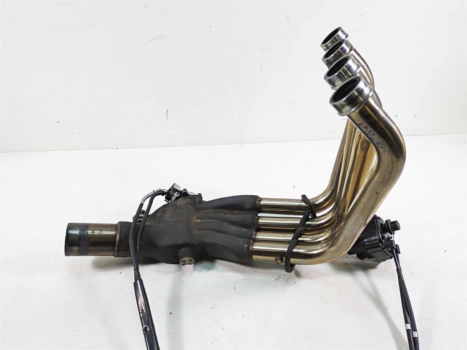 2002 Yamaha FZ1 FZS1000 Fazer Exhaust Header Manifold & Servo 5LV-14610-00-00 {{ shop.shopifyCountryName }} - Mototech271