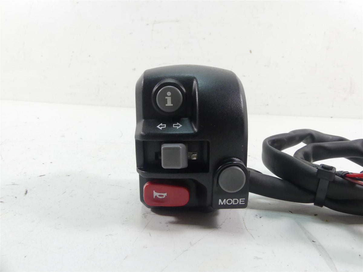 2017 Triumph Thruxton 1200 R Left Turn Signal Lights Control Switch T2043437 {{ shop.shopifyCountryName }} - Mototech271