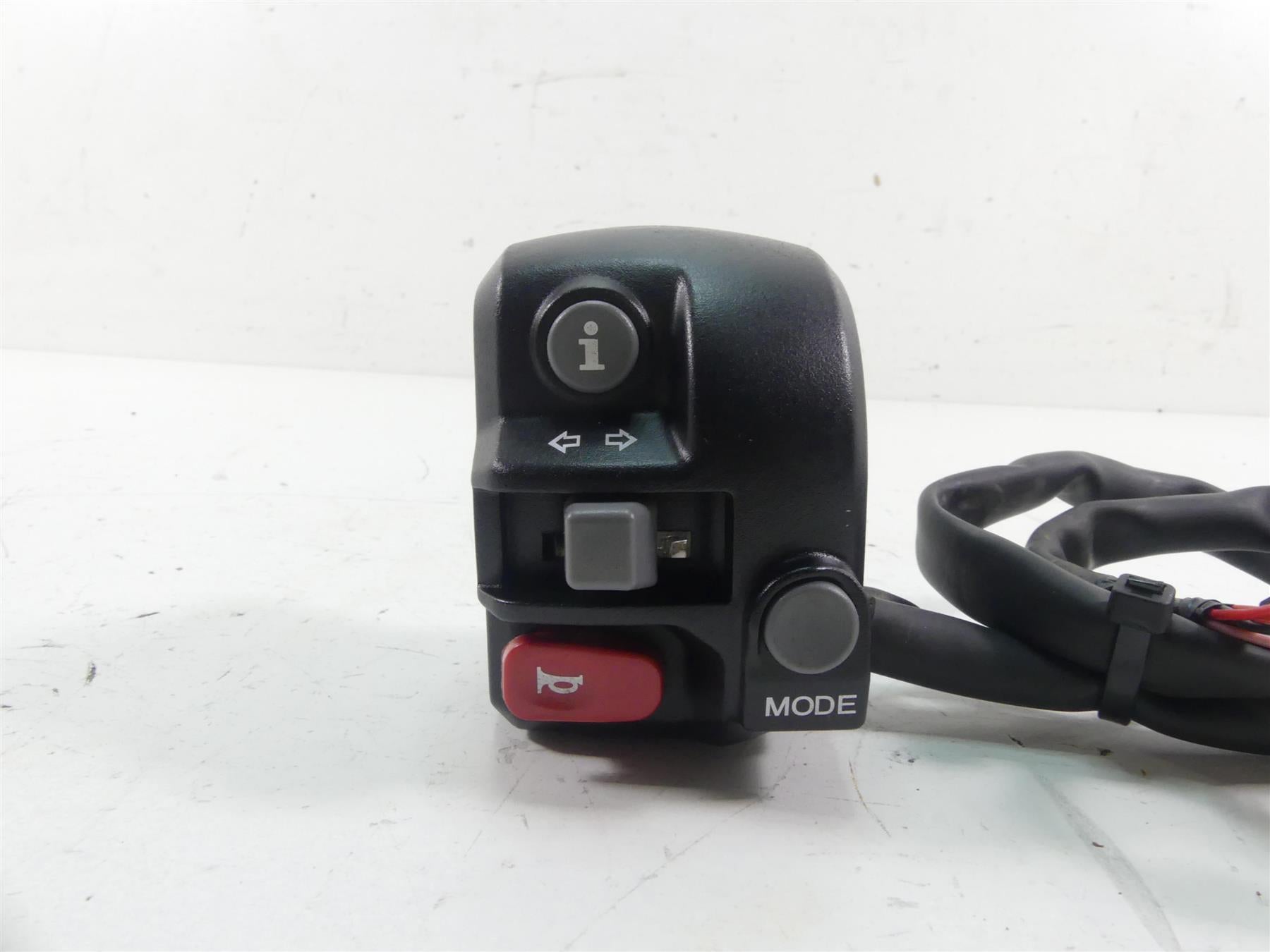2017 Triumph Thruxton 1200 R Left Turn Signal Lights Control Switch T2043437 {{ shop.shopifyCountryName }} - Mototech271