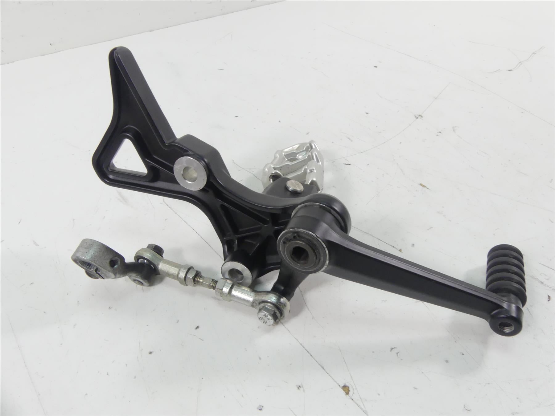 2019 Indian Motorcycle Co. FTR1200 Left Front Footpeg & Shifter Set 5142142 {{ shop.shopifyCountryName }} - Mototech271