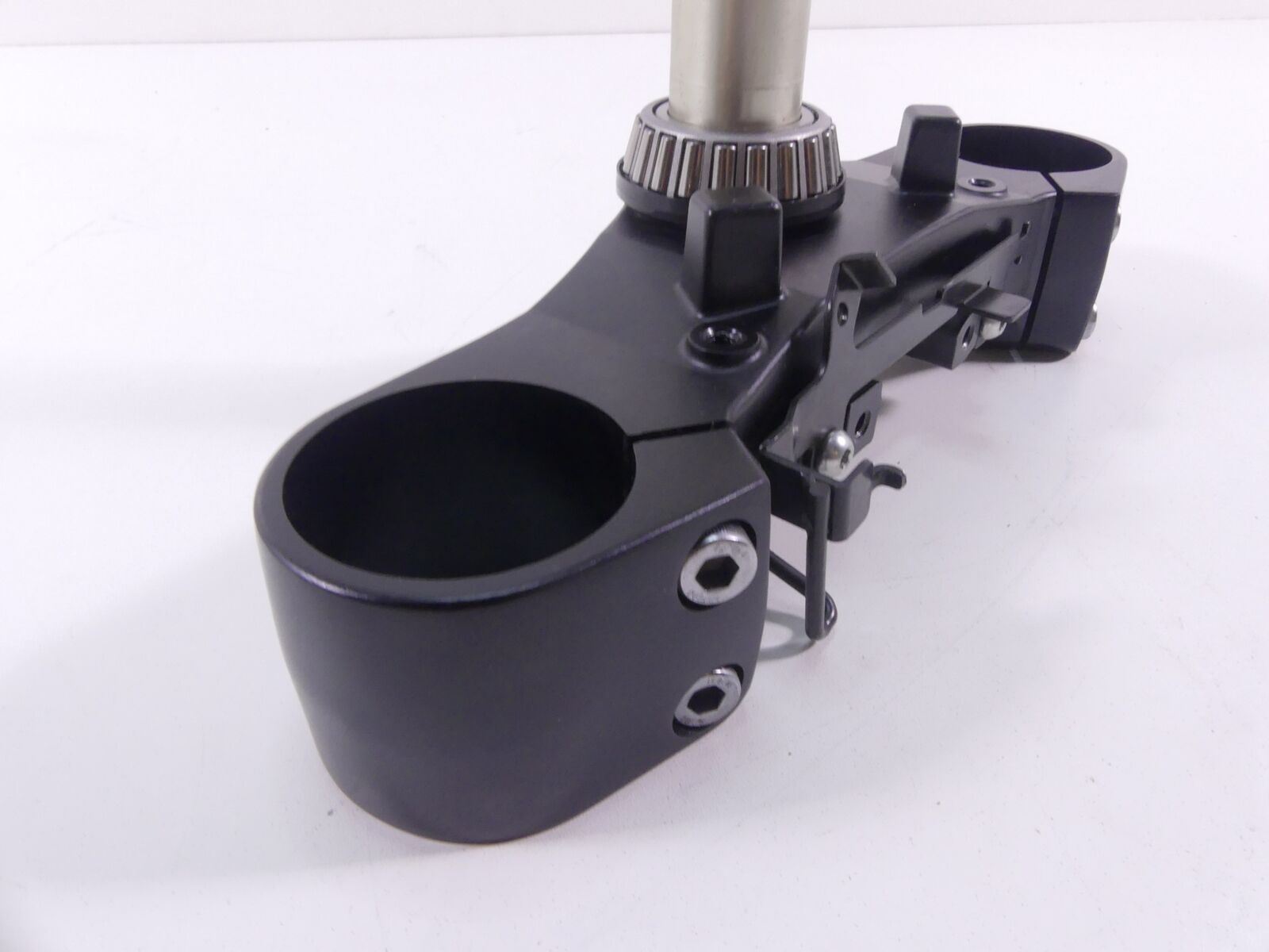 2019 Yamaha VMX17 V-Max 1700 Lower Triple Tree Steering Yoke 2CE-23340-00-00 {{ shop.shopifyCountryName }} - Mototech271