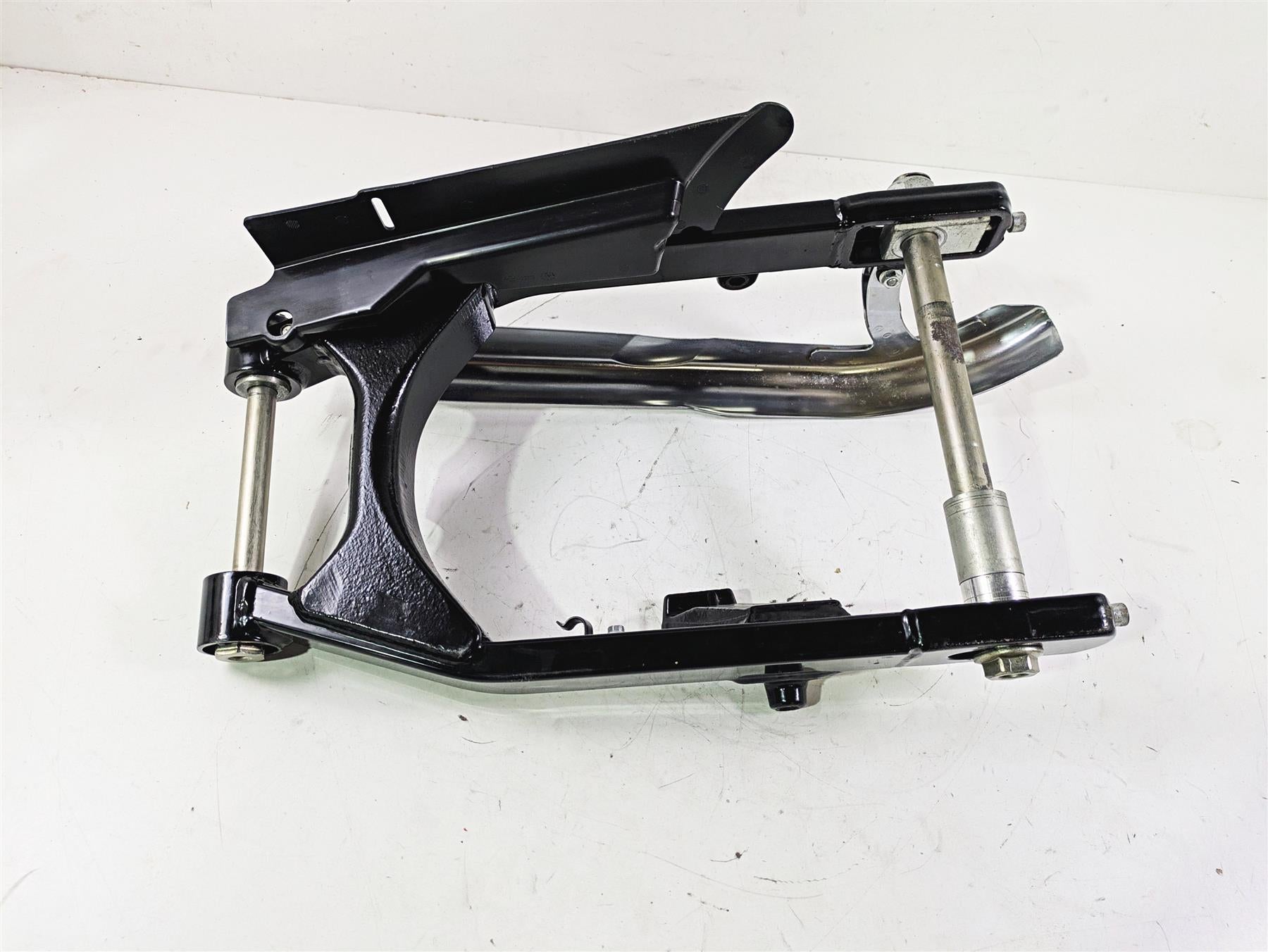 2015 Harley FXDL Dyna Low Rider Rear Swingarm & Belt Guards 47820-10 {{ shop.shopifyCountryName }} - Mototech271