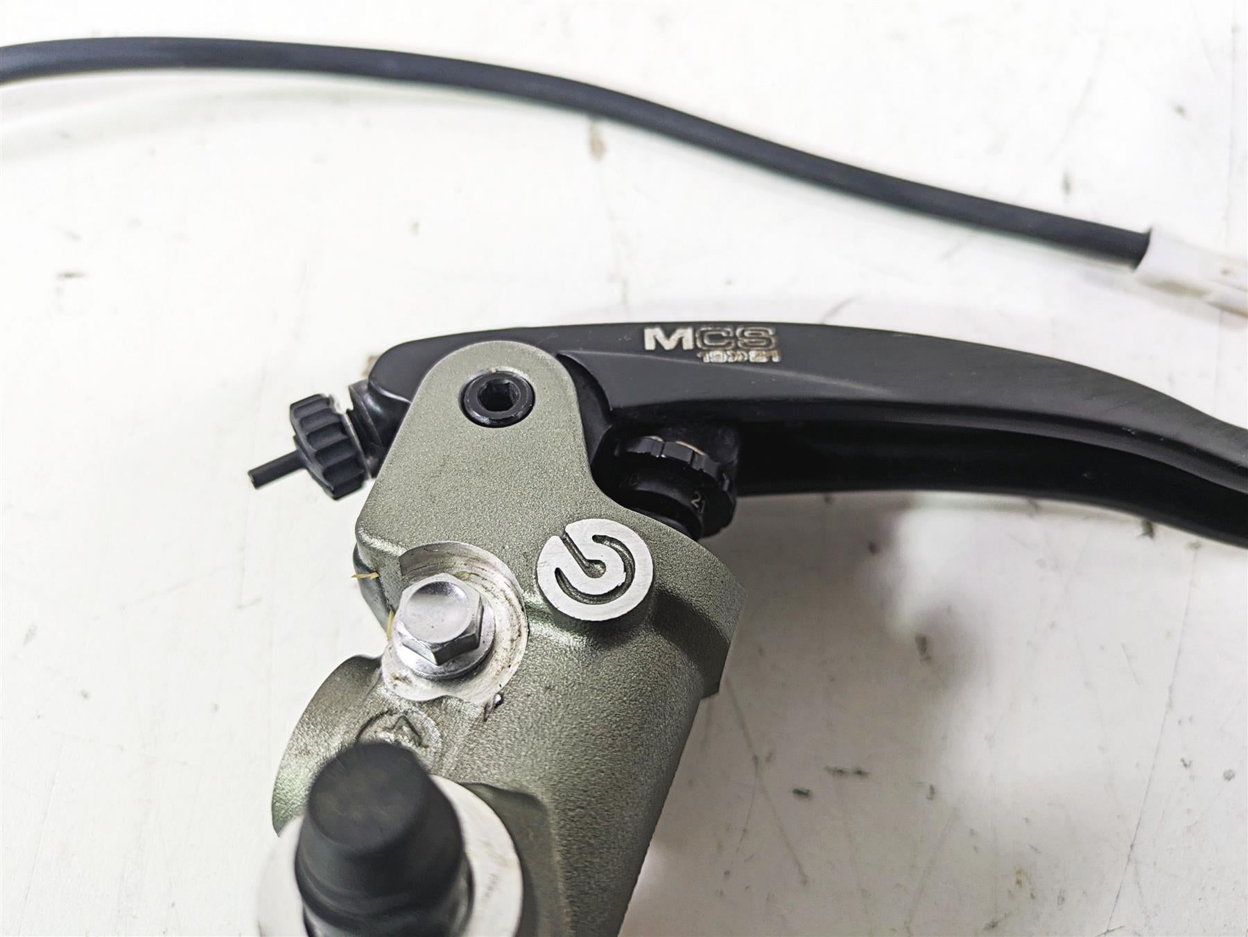 2023 Triumph Street Triple 765 RS Front Radial Brake Master Cylinder T2024898 {{ shop.shopifyCountryName }} - Mototech271