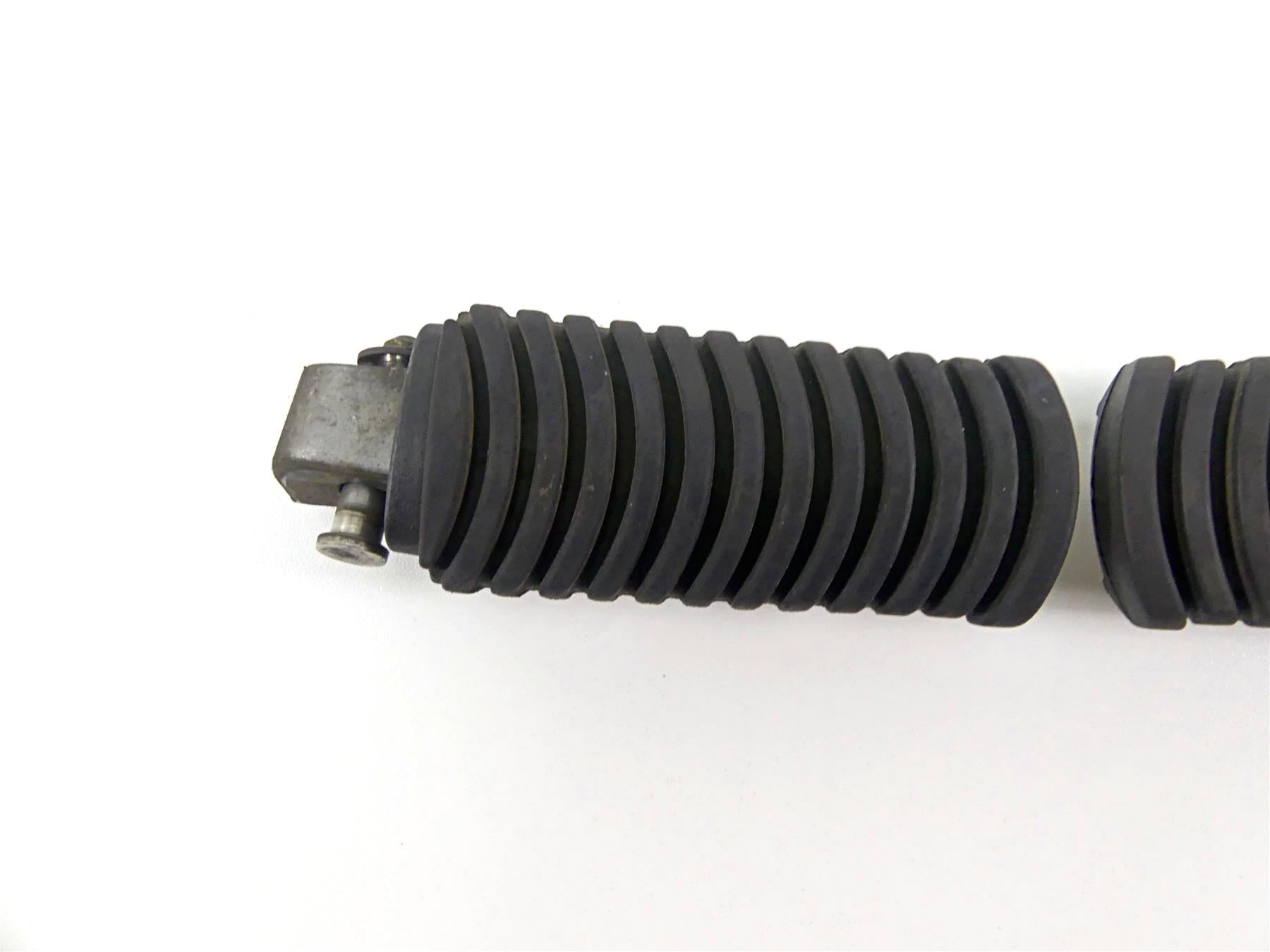 2013 BMW F800GS STD K72 Rear Passenger Footpeg Set 46717705653 46717705654 {{ shop.shopifyCountryName }} - Mototech271
