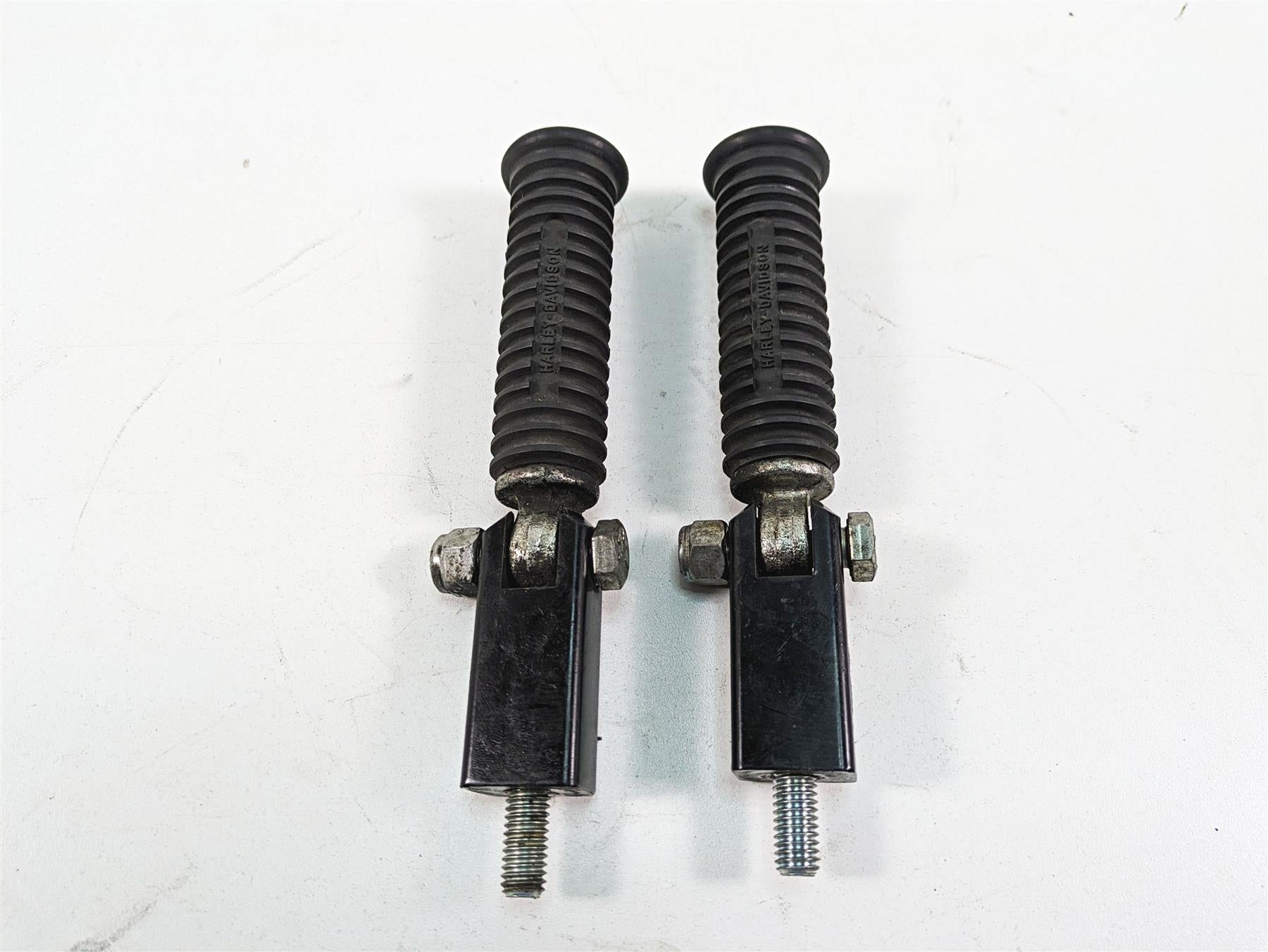 1986 Harley Sportster XLH 883 Rear Passenger Foot Peg Set 50615-83 {{ shop.shopifyCountryName }} - Mototech271