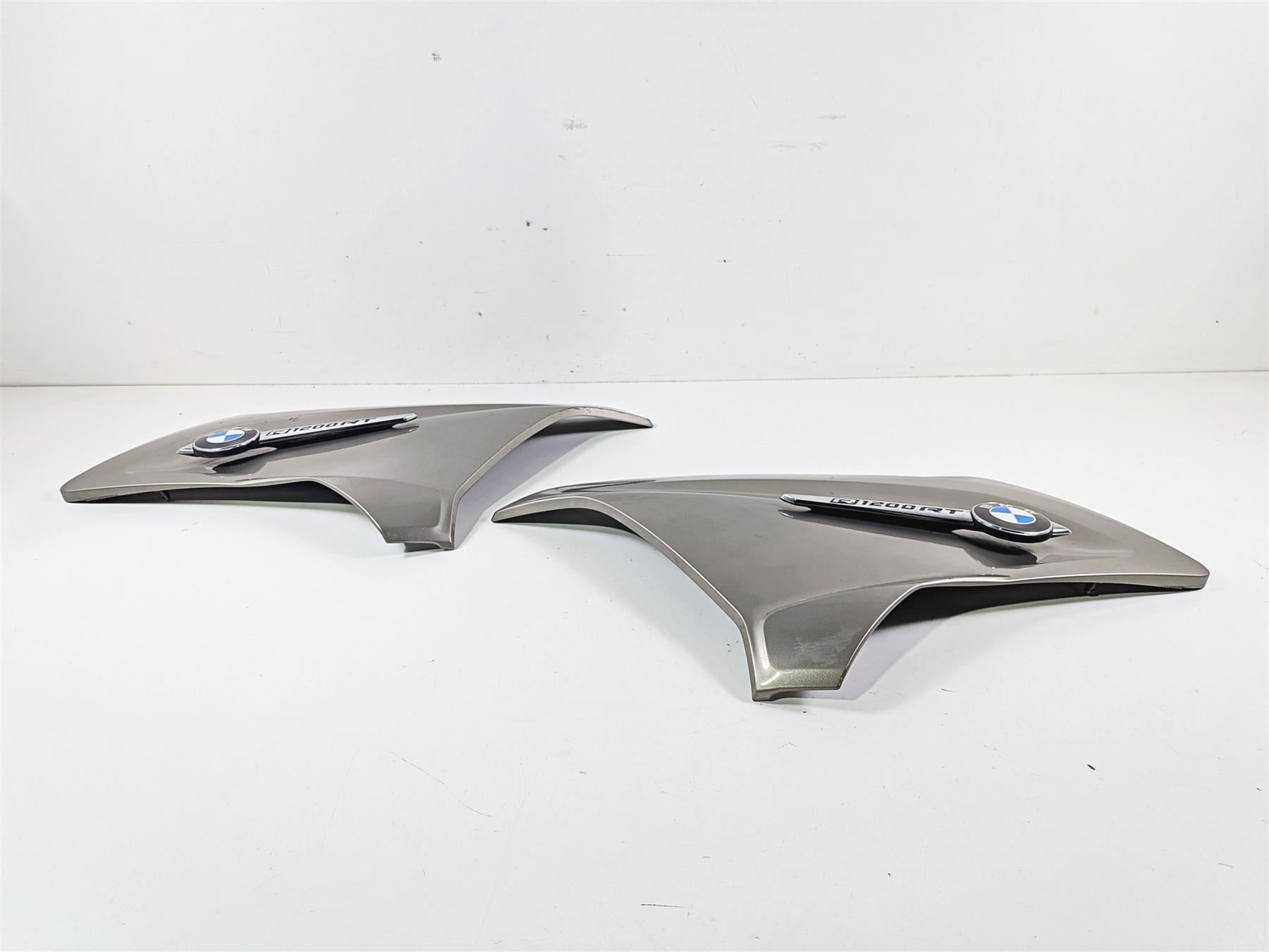2016 BMW R1200RT RT RTW K52 Emblem Side Covers Fairings Platinbronze 46638567815 {{ shop.shopifyCountryName }} - Mototech271