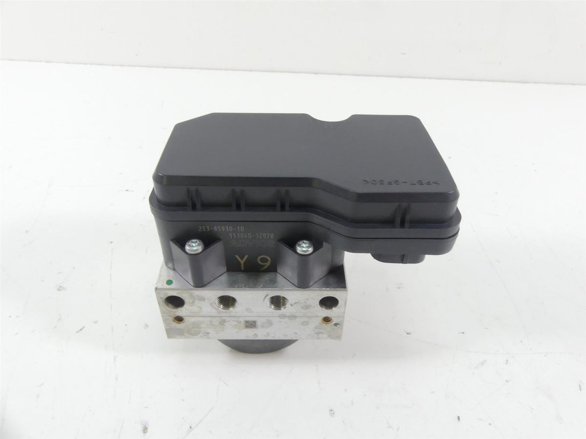 2013 Yamaha VMX17 V-Max 1700 Abs Brake Pump Pressure Module 2S3-85930-10-00 {{ shop.shopifyCountryName }} - Mototech271