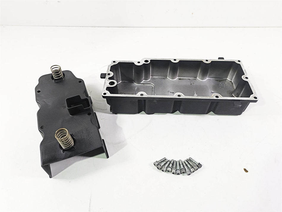 2005 Harley Touring FLHRI Road King Transmission Bottom Cover Oil Pan 62711-99 {{ shop.shopifyCountryName }} - Mototech271