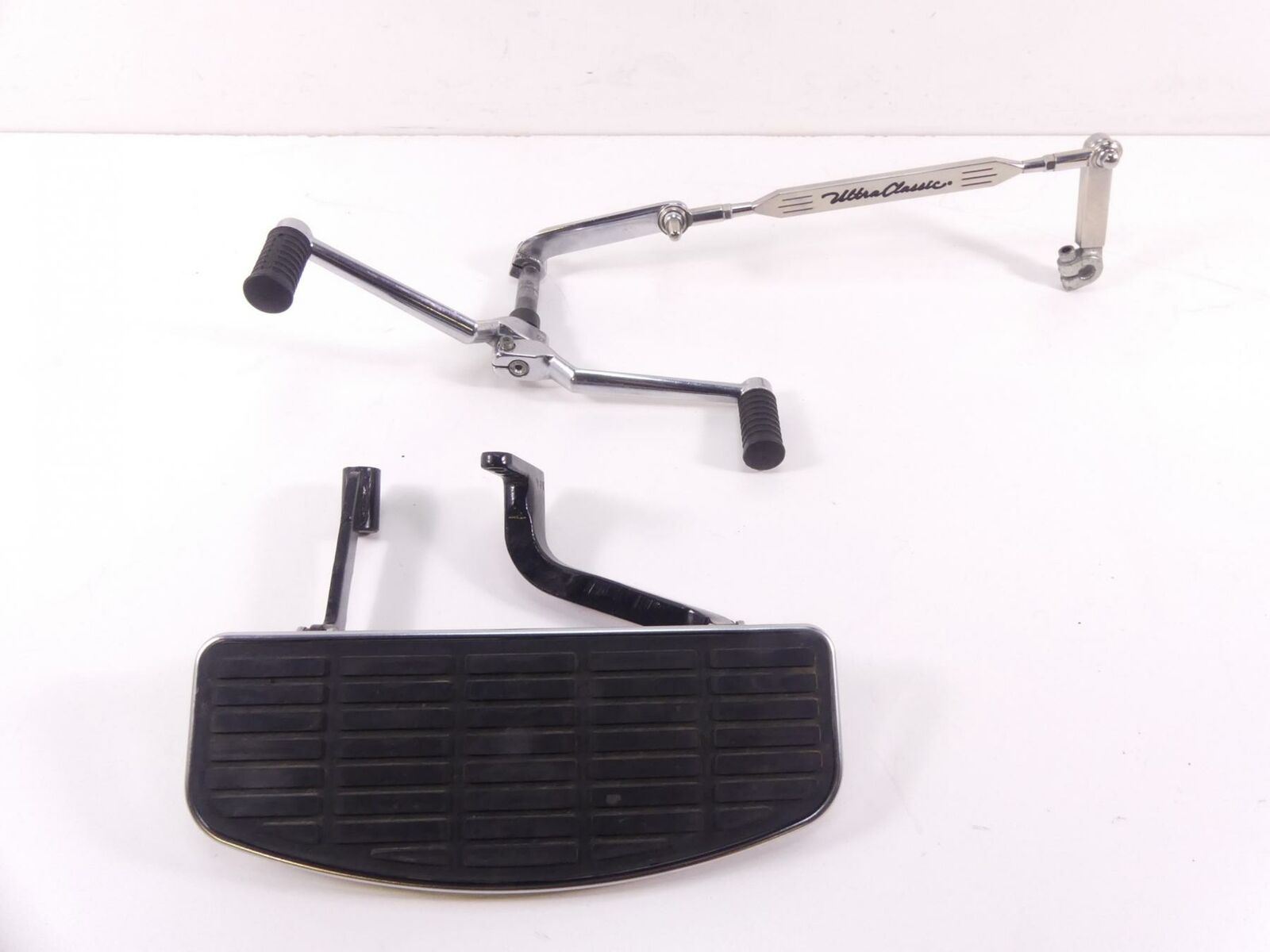 2001 Harley Touring FLHTCUI Electra Glide Left Floor Board & Shifter 50621-79A {{ shop.shopifyCountryName }} - Mototech271
