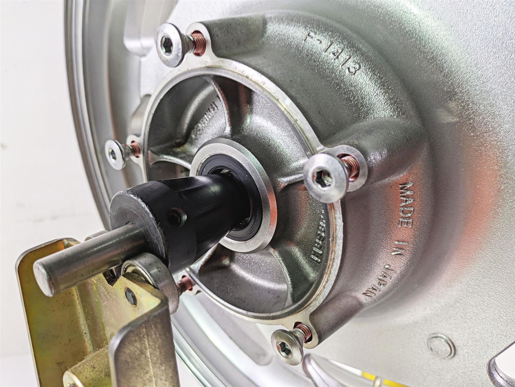 2008 Kawasaki VN1600 Vulcan Nomad Straight 16x3 Front Wheel Rim 41073-0031 {{ shop.shopifyCountryName }} - Mototech271