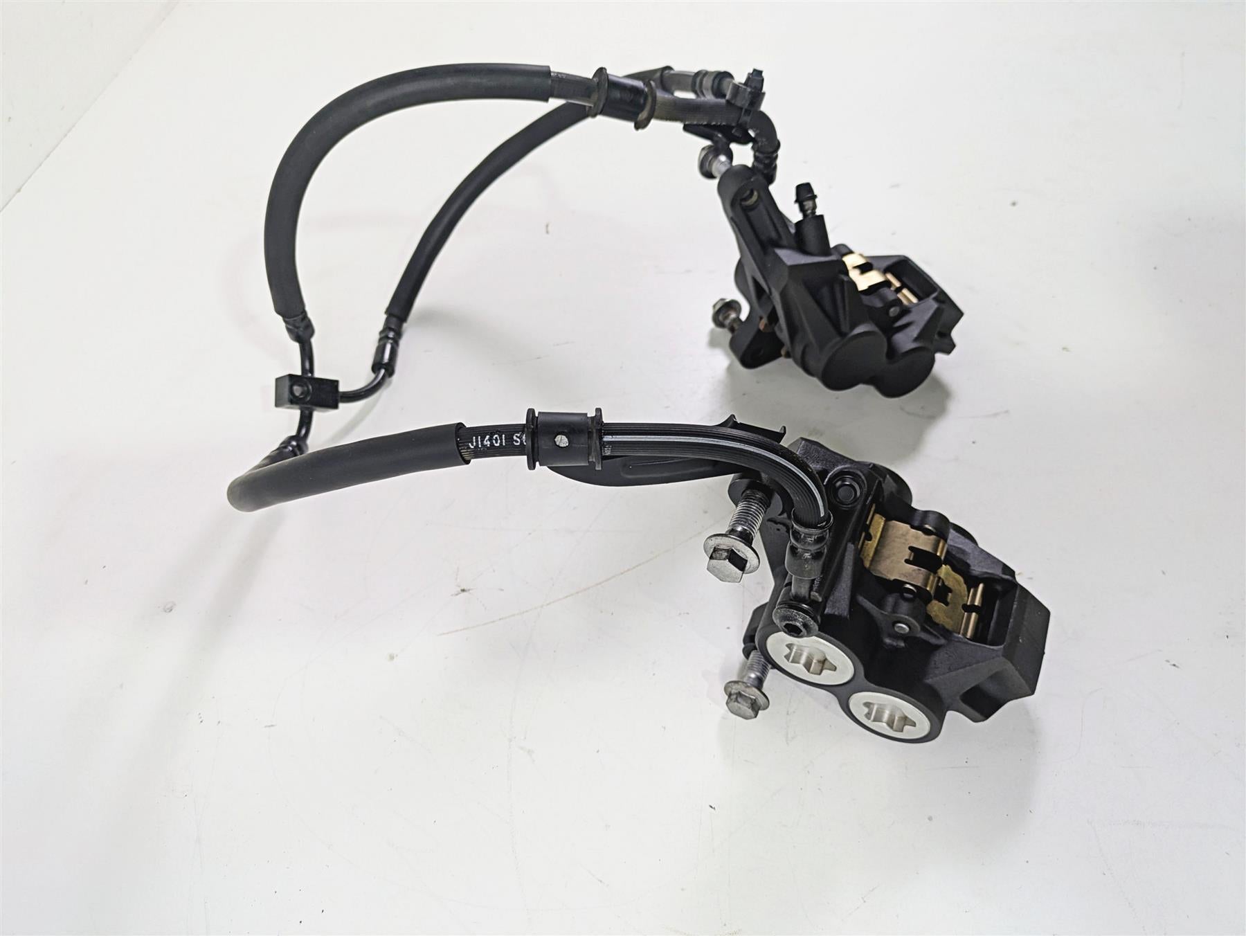 2009 Yamaha FZ1 FZS10 Fazer Front Brake Caliper + Lines Set 2D1-2580T-00 {{ shop.shopifyCountryName }} - Mototech271
