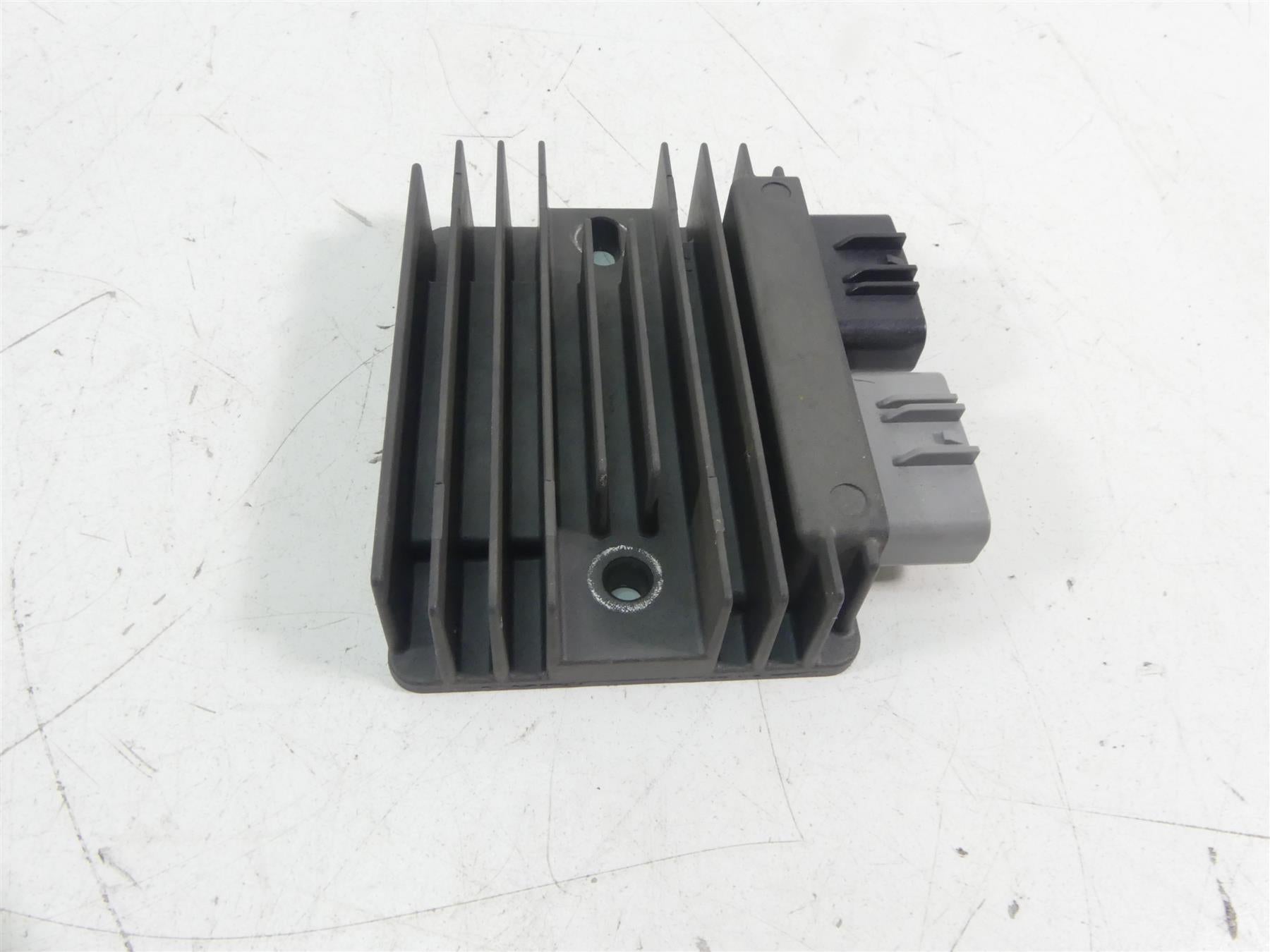 2021 Aprilia RS 660 Rectifier Voltage Regulator 1A012332 SH870AA {{ shop.shopifyCountryName }} - Mototech271