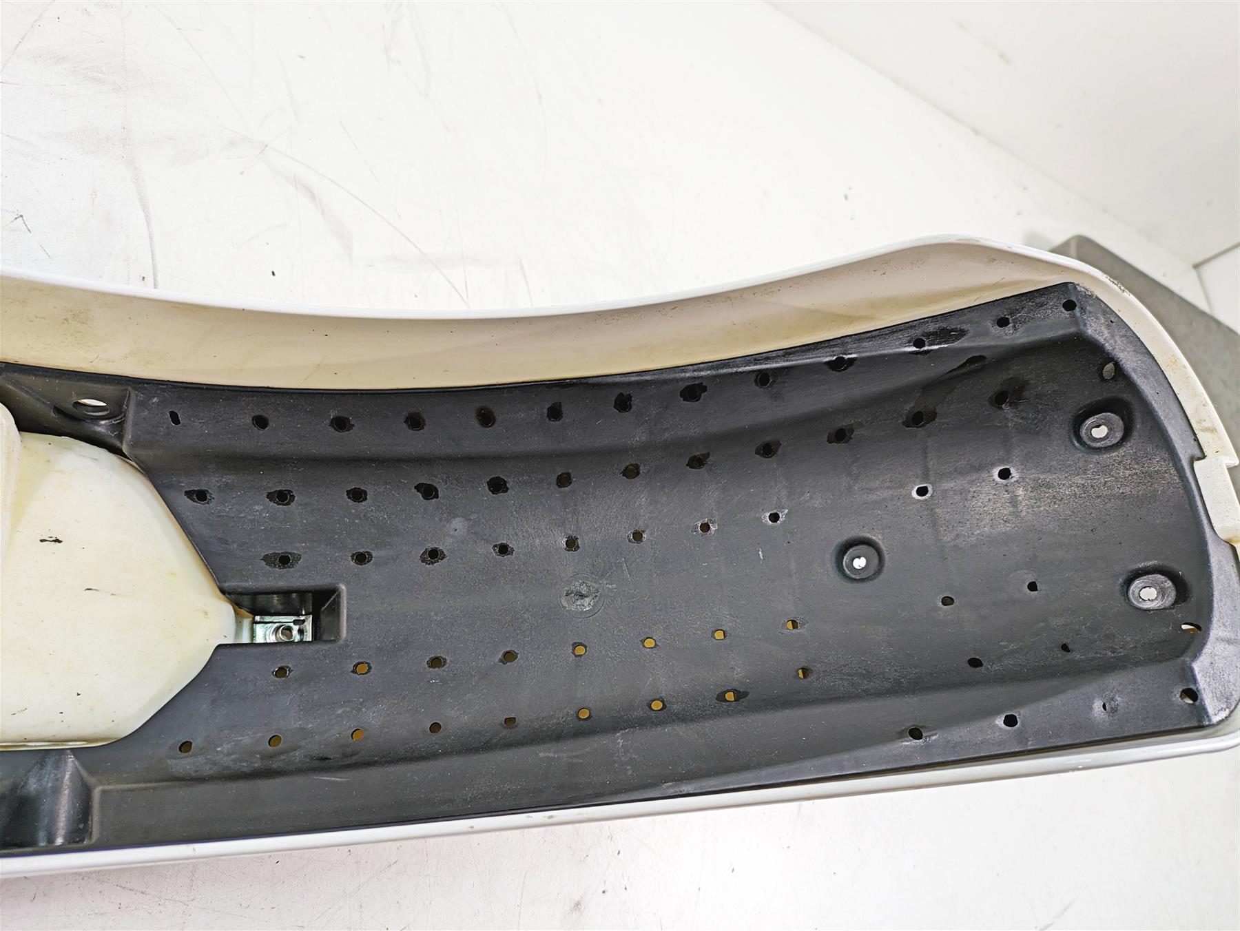 2013 Moto Guzzi V7 750 Stone Rear white Fender & Inner Fender 978946 {{ shop.shopifyCountryName }} - Mototech271