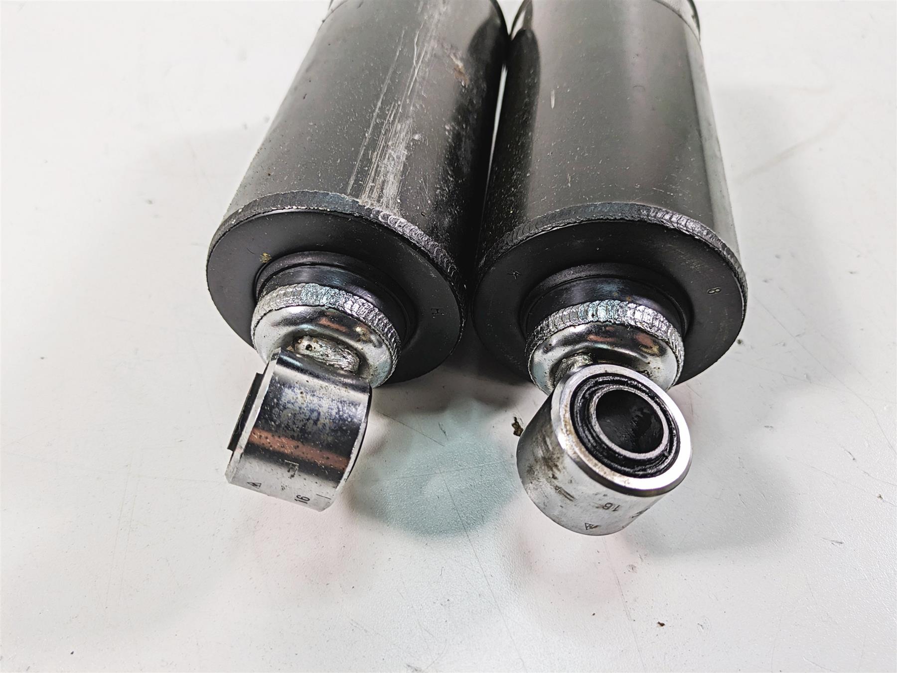 2000 Harley FXSTS Softail Springer Showa Rear Shock Damper Set 54508-00B {{ shop.shopifyCountryName }} - Mototech271