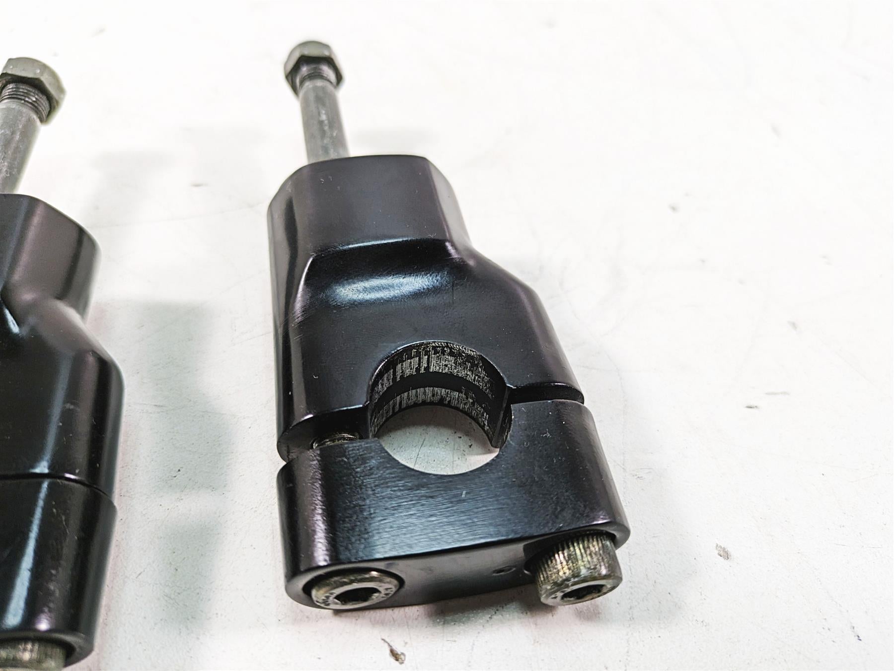 2002 Yamaha FZ1 FZS1000 Fazer Handlebar Riser Holder Set 5LV-23442-01-00 {{ shop.shopifyCountryName }} - Mototech271