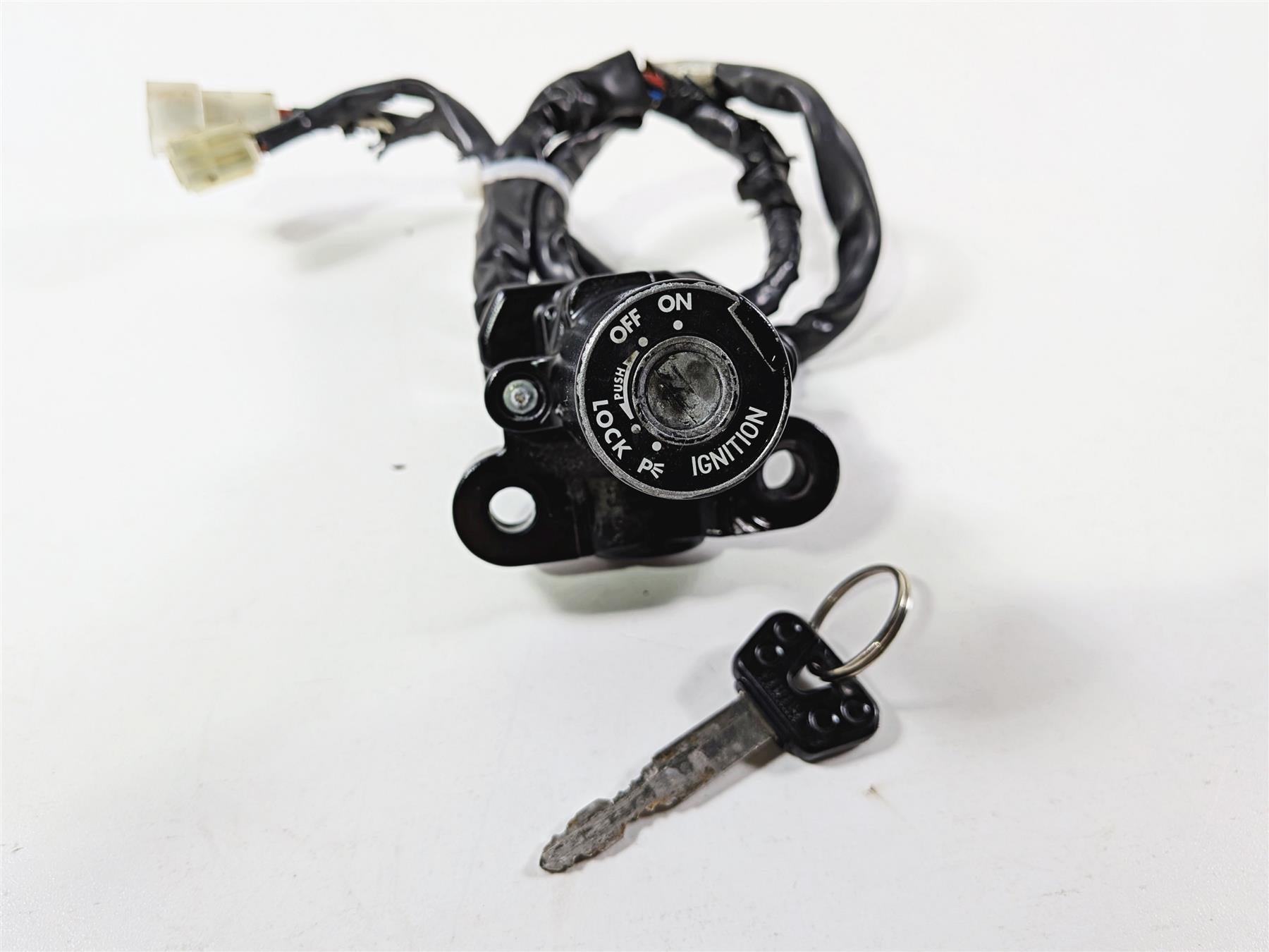 2016 Yamaha YZF R1 RN32 Ignition Switch Key Lock Set 2CR-82501-10-00 {{ shop.shopifyCountryName }} - Mototech271
