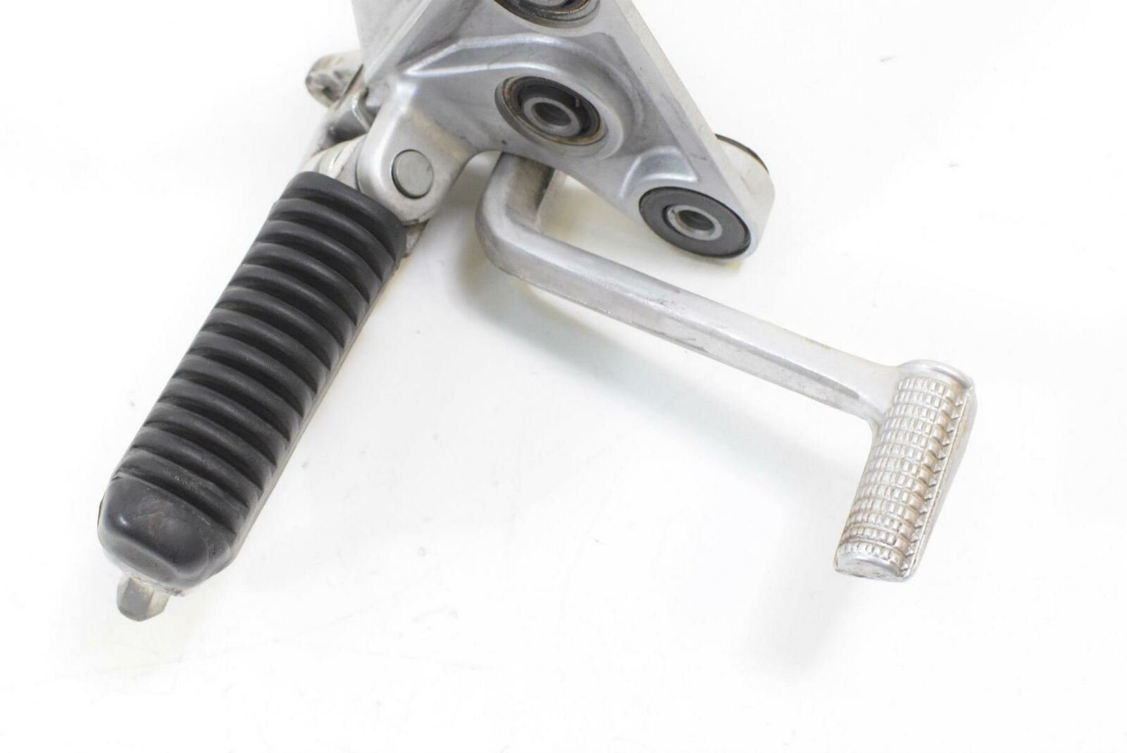 2005 Suzuki GSX1300 R Hayabusa Front Rider Driver Foot Peg Footpeg Set 43510-24F {{ shop.shopifyCountryName }} - Mototech271