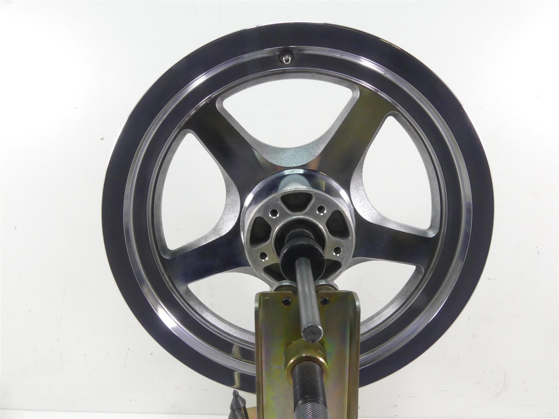 2005 Harley Touring CVO FLHTC SE Electra Glide Front Wheel Rim 16x3 43573-00A {{ shop.shopifyCountryName }} - Mototech271
