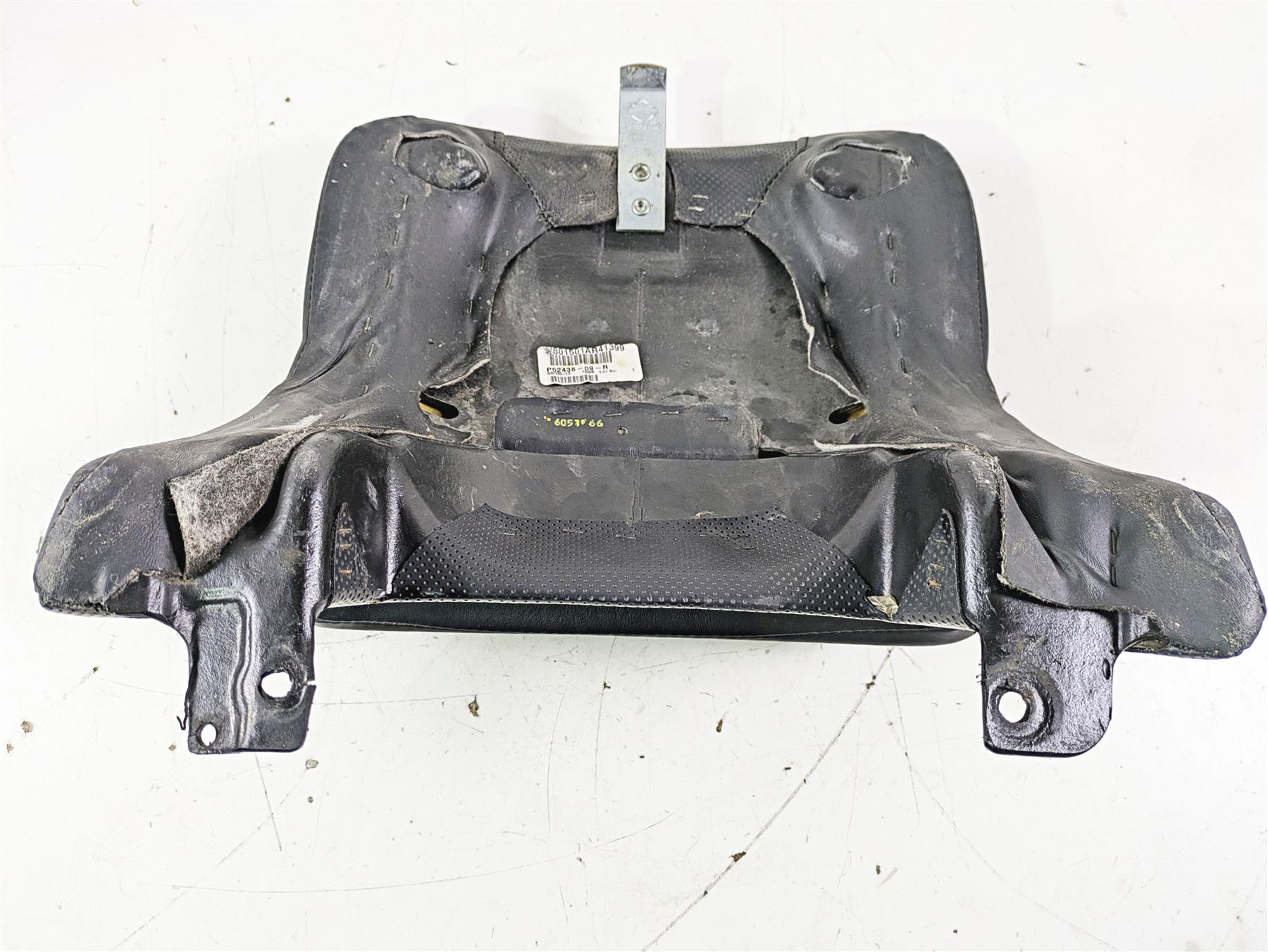 2012 Harley VRSCF Muscle V Rod Rear Passenger Seat Saddle - Read 52438-09 {{ shop.shopifyCountryName }} - Mototech271
