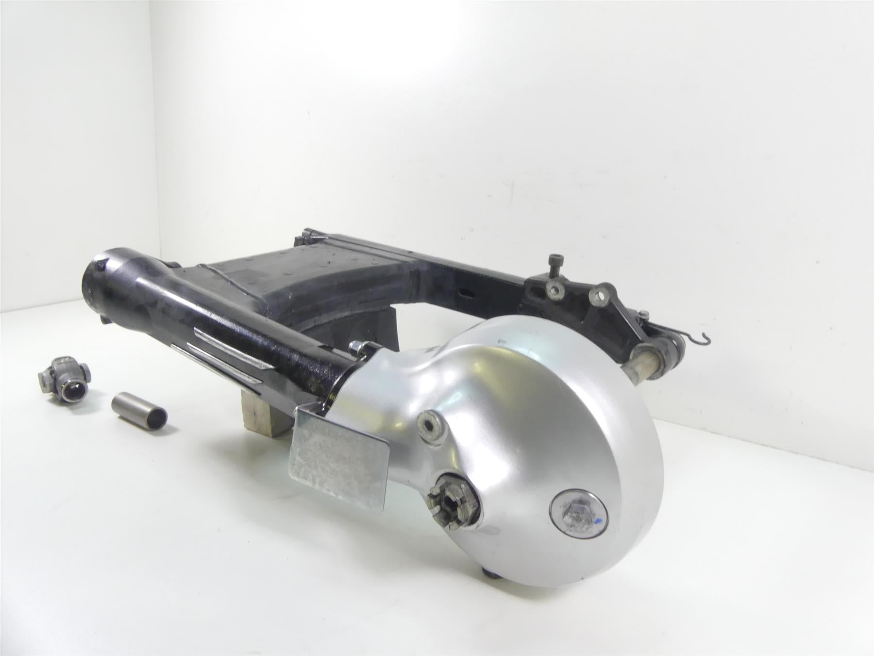 2007 Suzuki M109R VZR1800 Boulevard Swingarm Differential Drive Shaf 27300-48811 {{ shop.shopifyCountryName }} - Mototech271