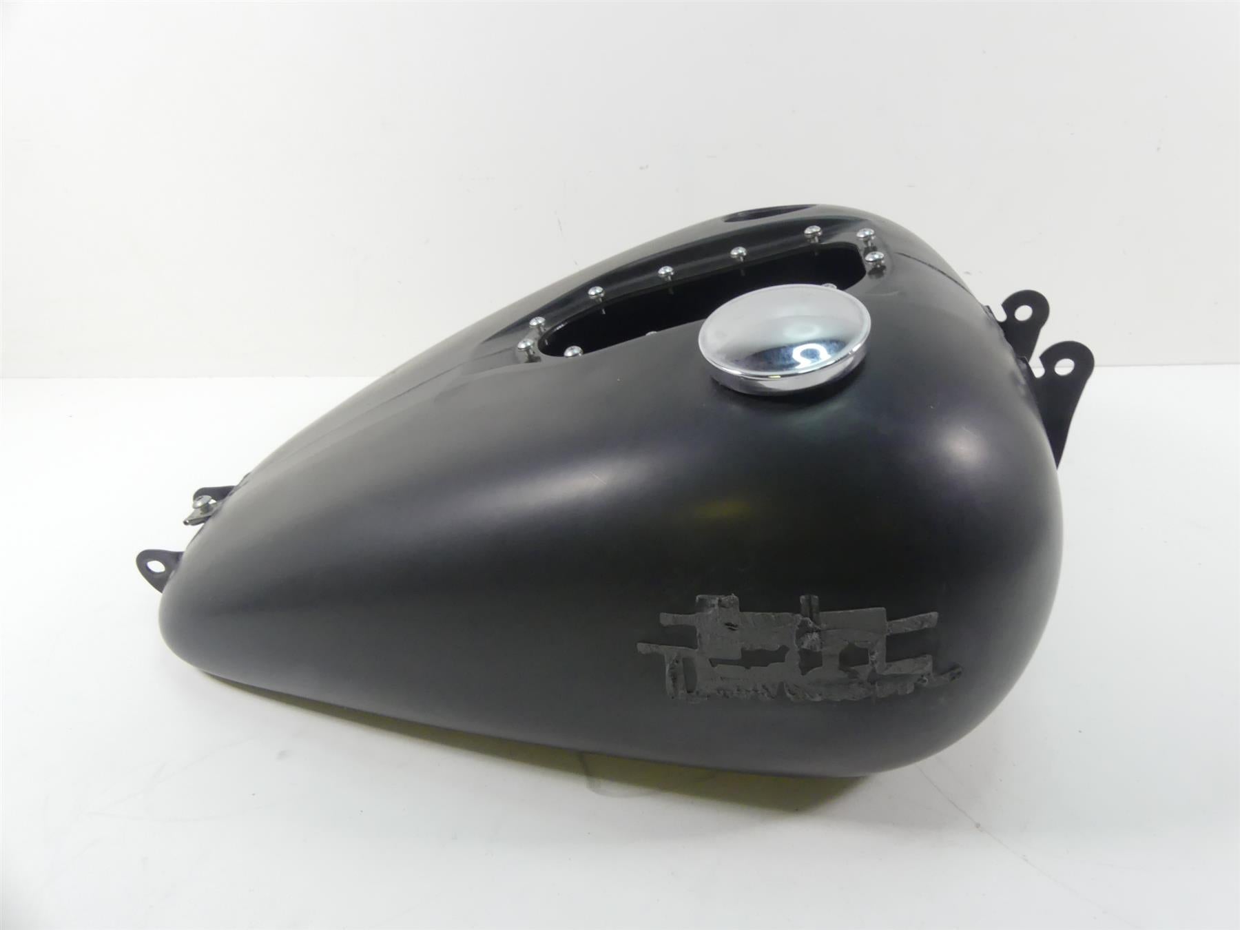 2017 Harley Dyna FXDB Street Bob Fuel Gas Petrol Tank -Read 61000707 {{ shop.shopifyCountryName }} - Mototech271