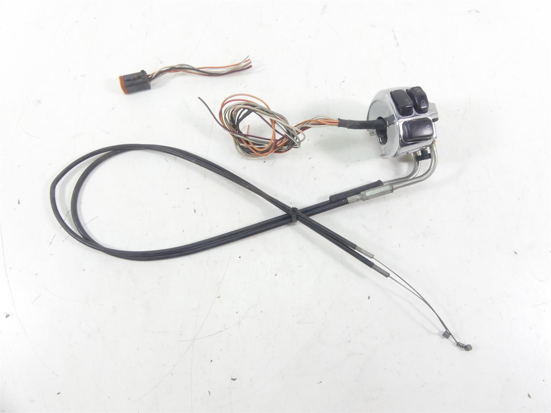 2002 Harley Softail FXSTDI Deuce Right Hand Start Stop Control Switch 71589-96B {{ shop.shopifyCountryName }} - Mototech271
