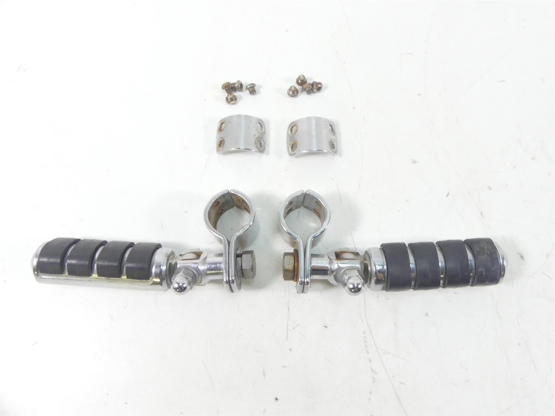 2006 Harley Touring FLHTCUI Electra Glide Front Chrome Highway Guard Foot Pegs