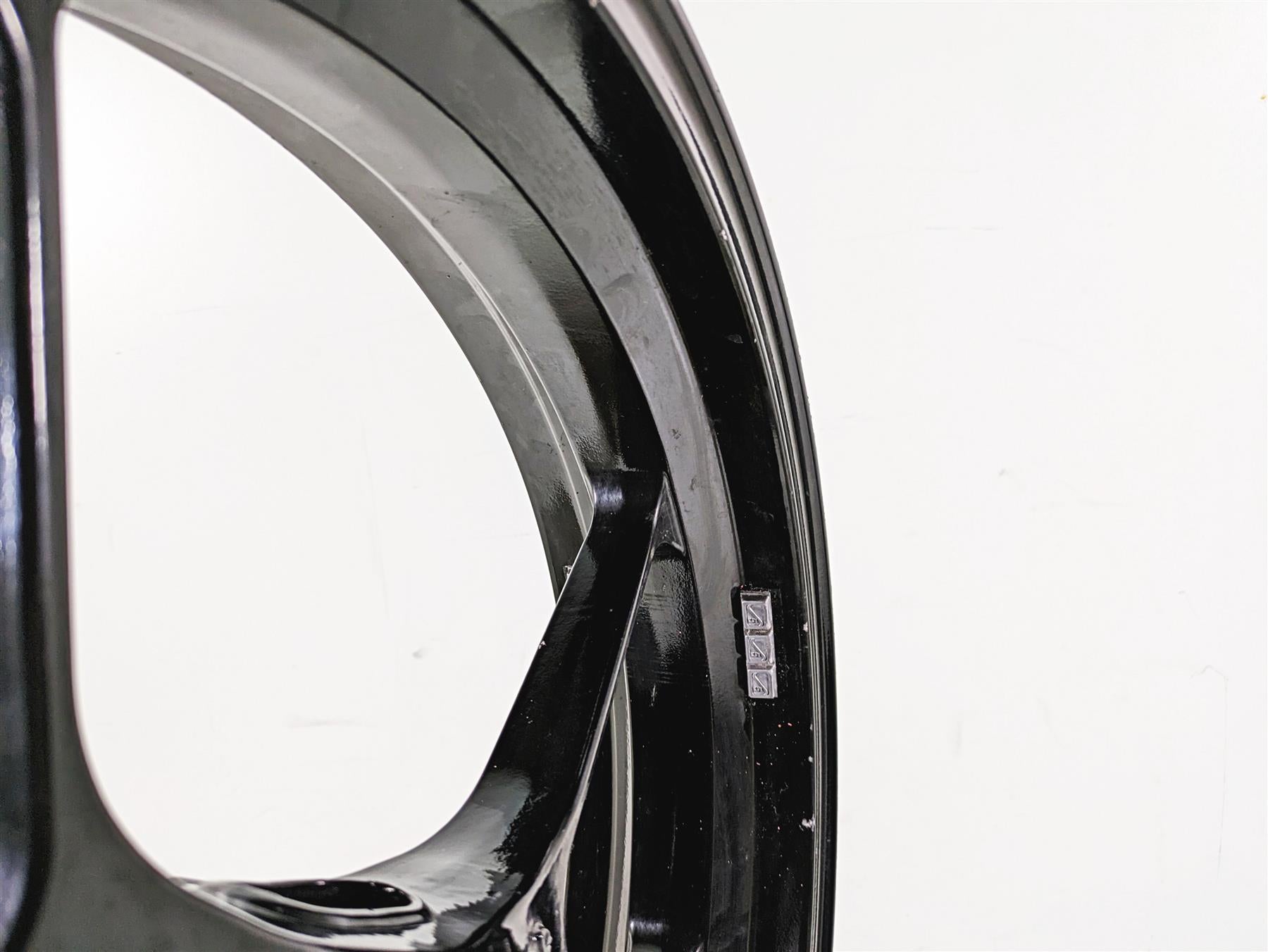 2020 Aprilia Tuono V4 Factory Front Wheel Rim 17x3.5 Wobble 894846 {{ shop.shopifyCountryName }} - Mototech271