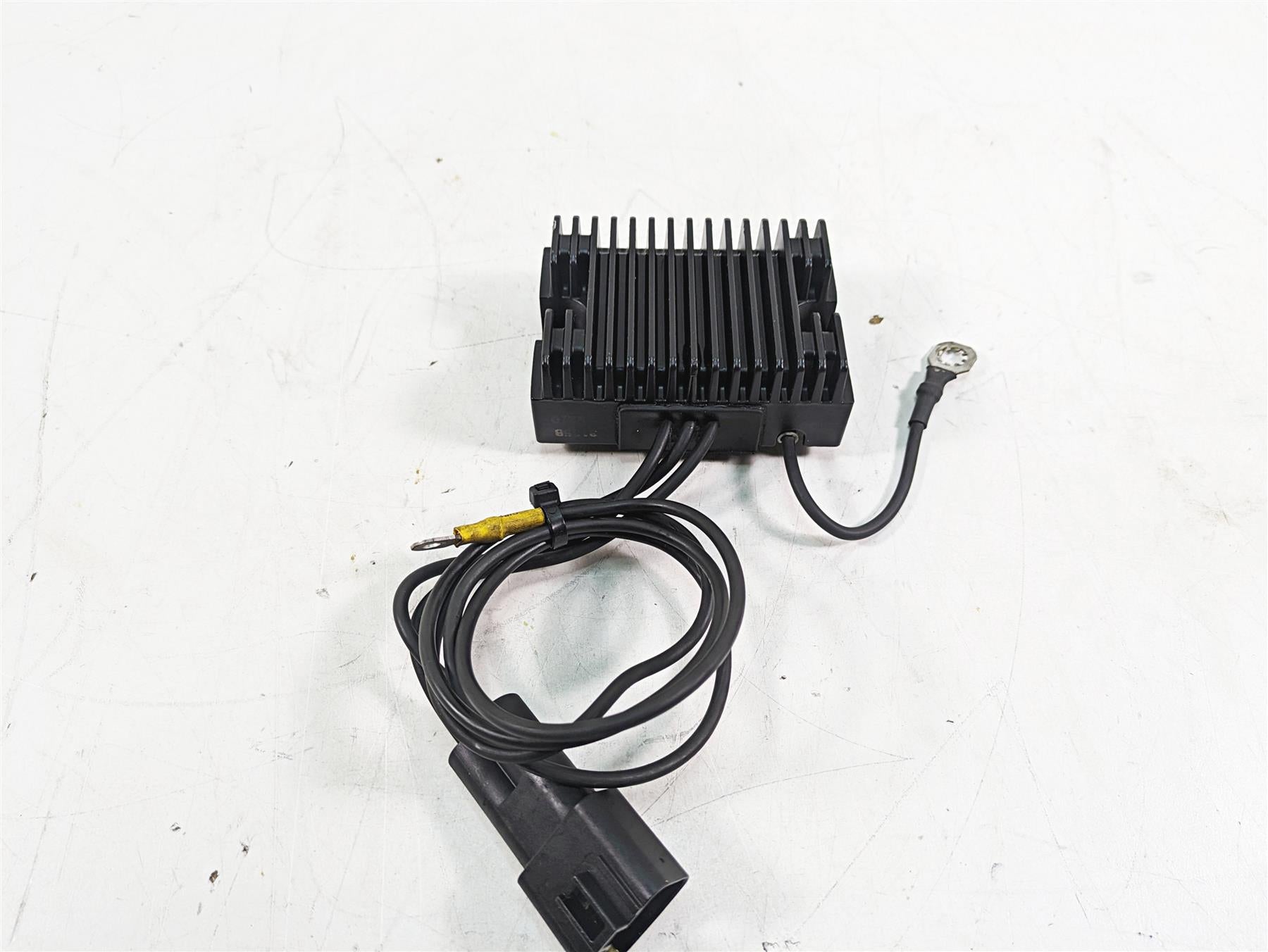 2000 Harley FXSTS Softail Springer Rectifier Voltage Regulator 74512-00 {{ shop.shopifyCountryName }} - Mototech271