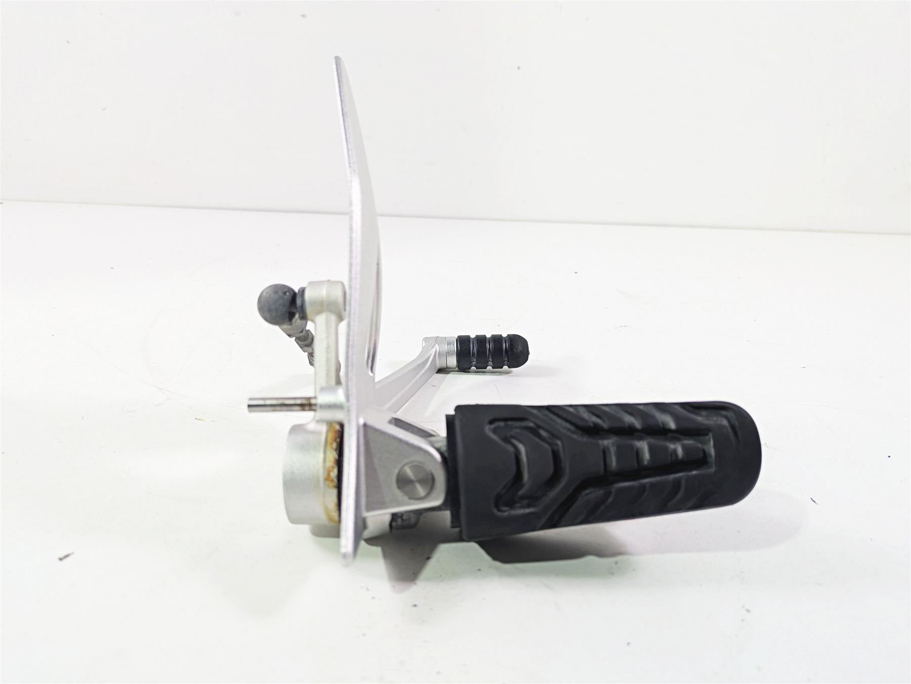 2016 BMW R1200RT K52 Front Left Foot Peg + Shifter -Read 46718535641 46718560383 {{ shop.shopifyCountryName }} - Mototech271