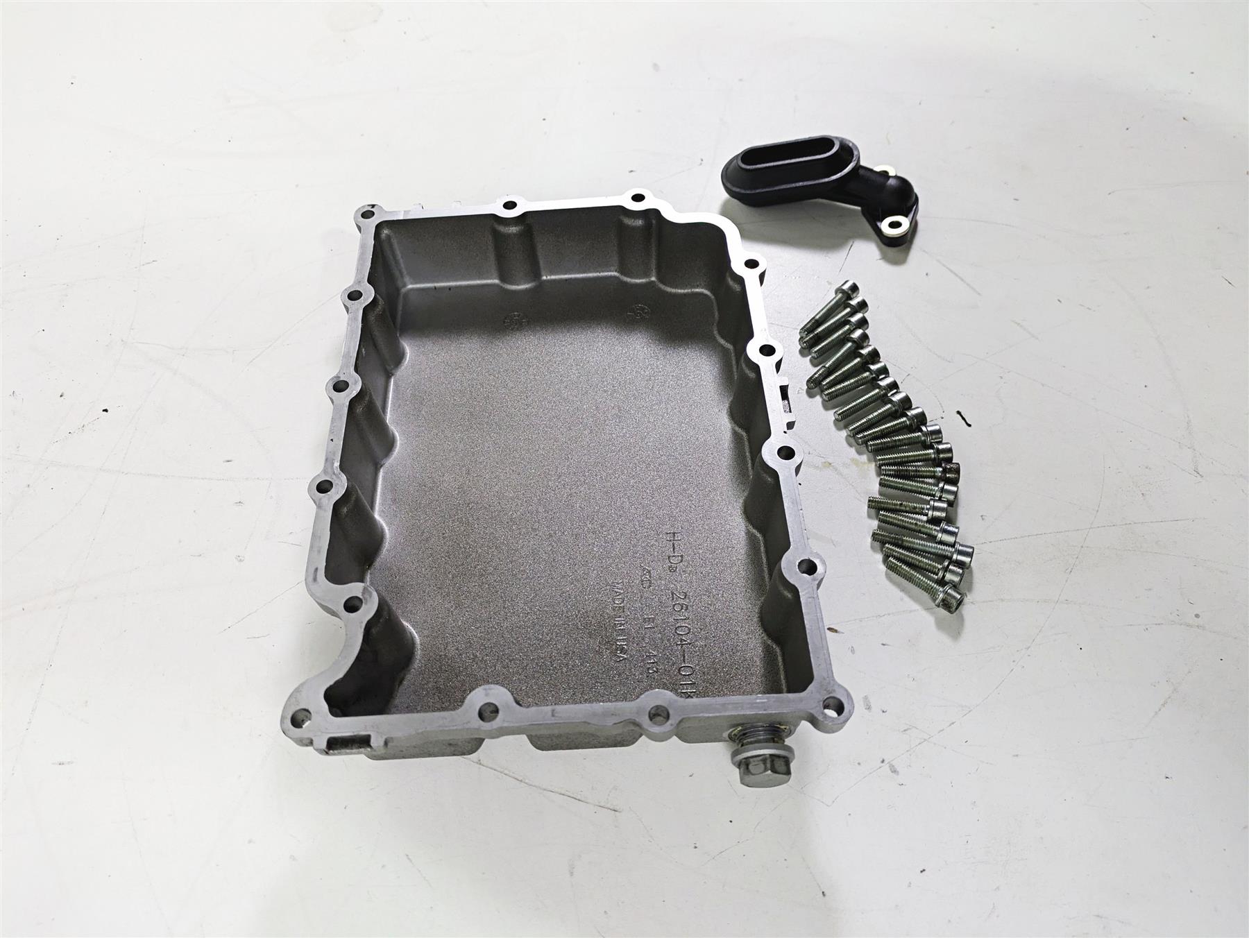 2010 Harley VRSCF Muscle Rod Oil Pan Engine Bottom Cover 26104-01K {{ shop.shopifyCountryName }} - Mototech271