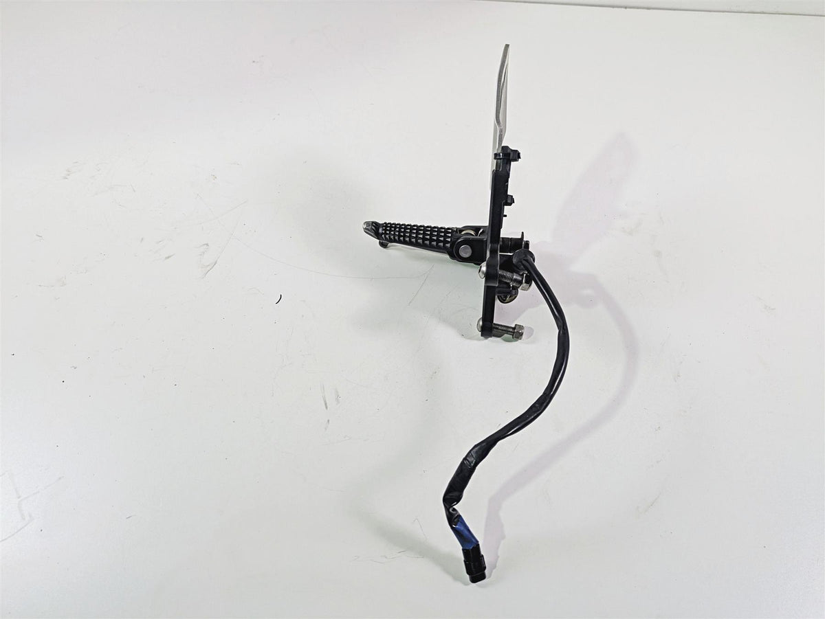 2016 Kawasaki ZX10R Ninja Right Front Footpeg + Mount 35063-1331-18R {{ shop.shopifyCountryName }} - Mototech271