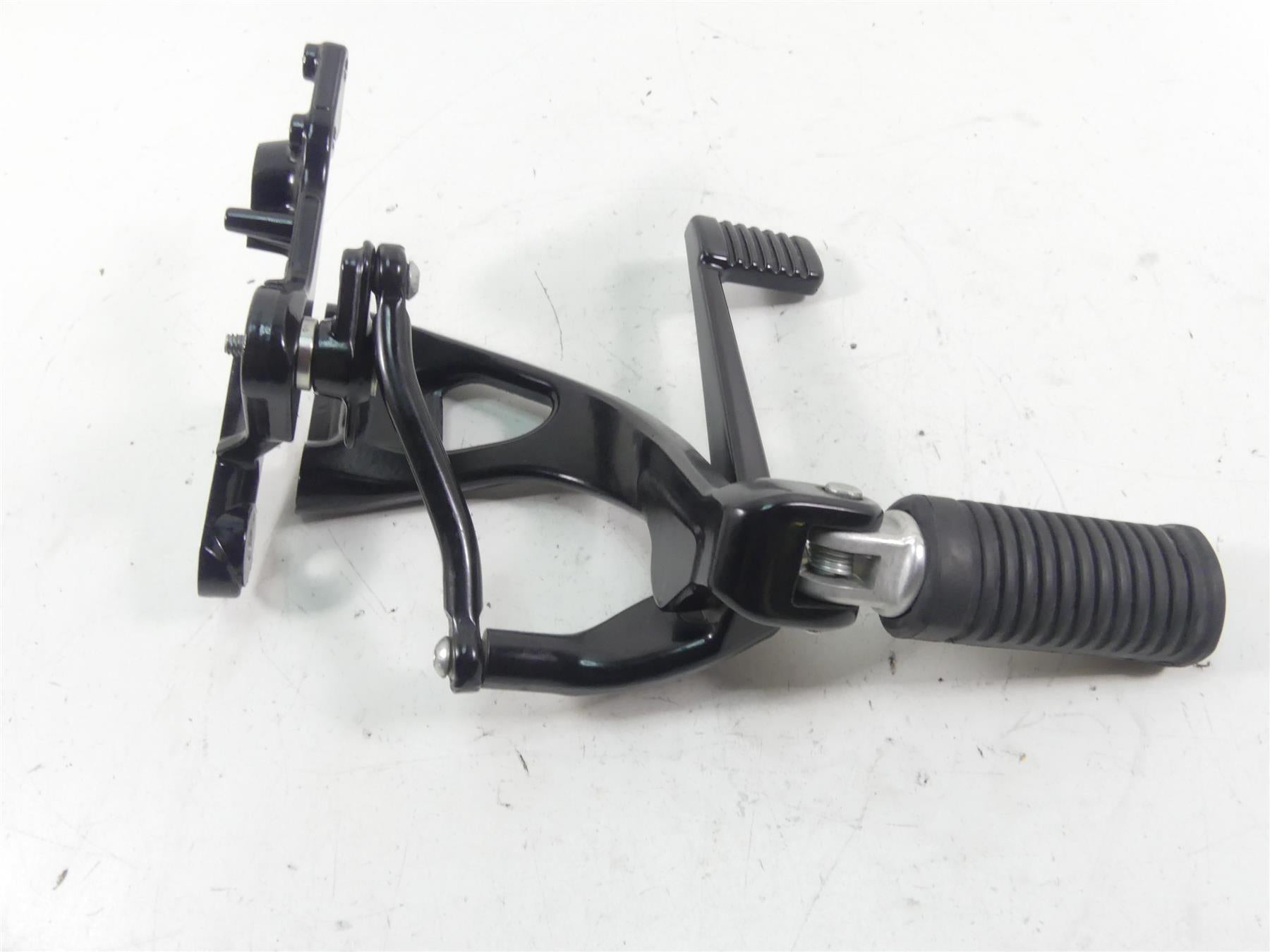 2018 Harley Softail FXBB Street Bob Right Foot Peg & Brake Pedal 50500601 {{ shop.shopifyCountryName }} - Mototech271