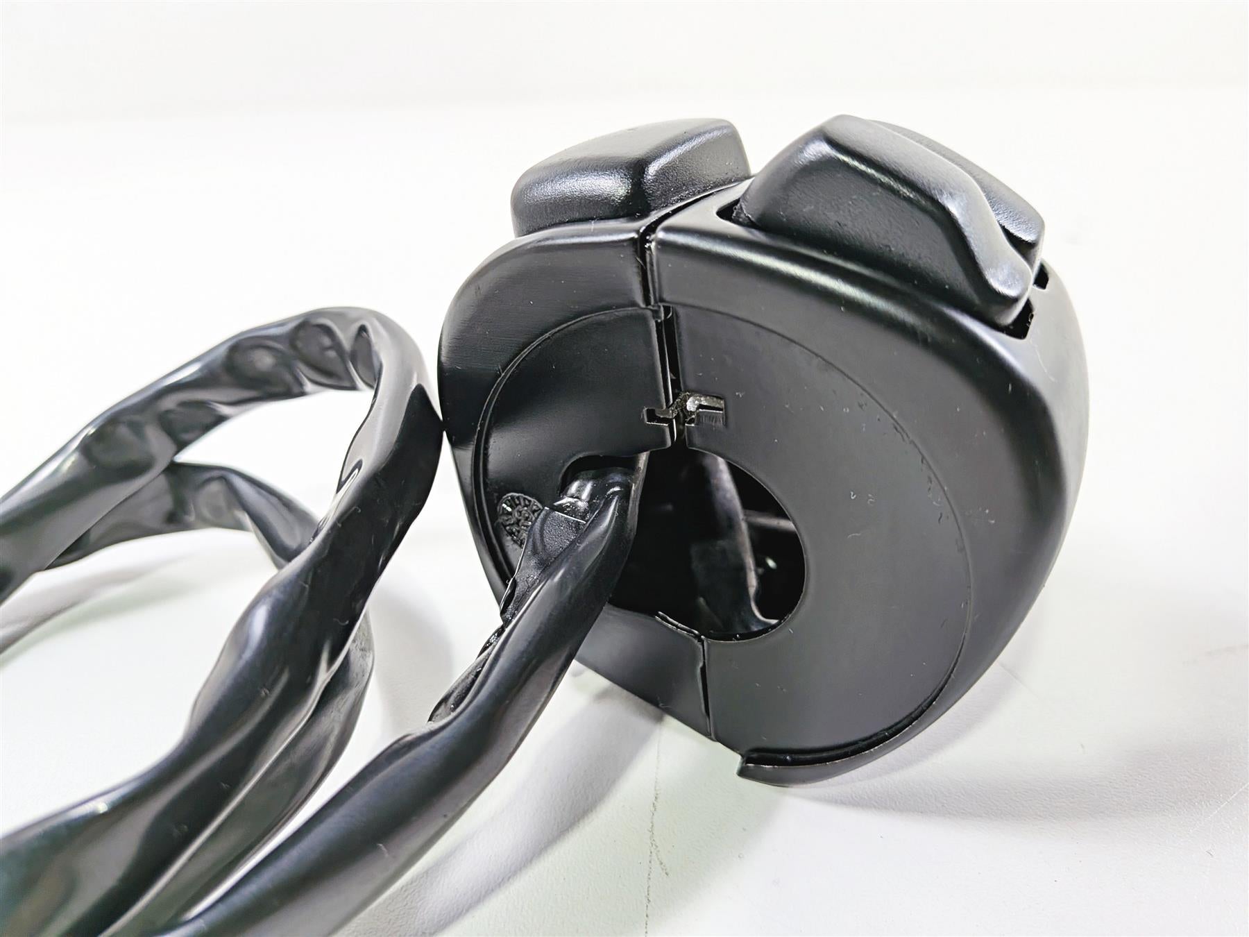 2006 Harley Sportster XL883 Low Left Hand Control Switch 71682-06A 71685-06A {{ shop.shopifyCountryName }} - Mototech271