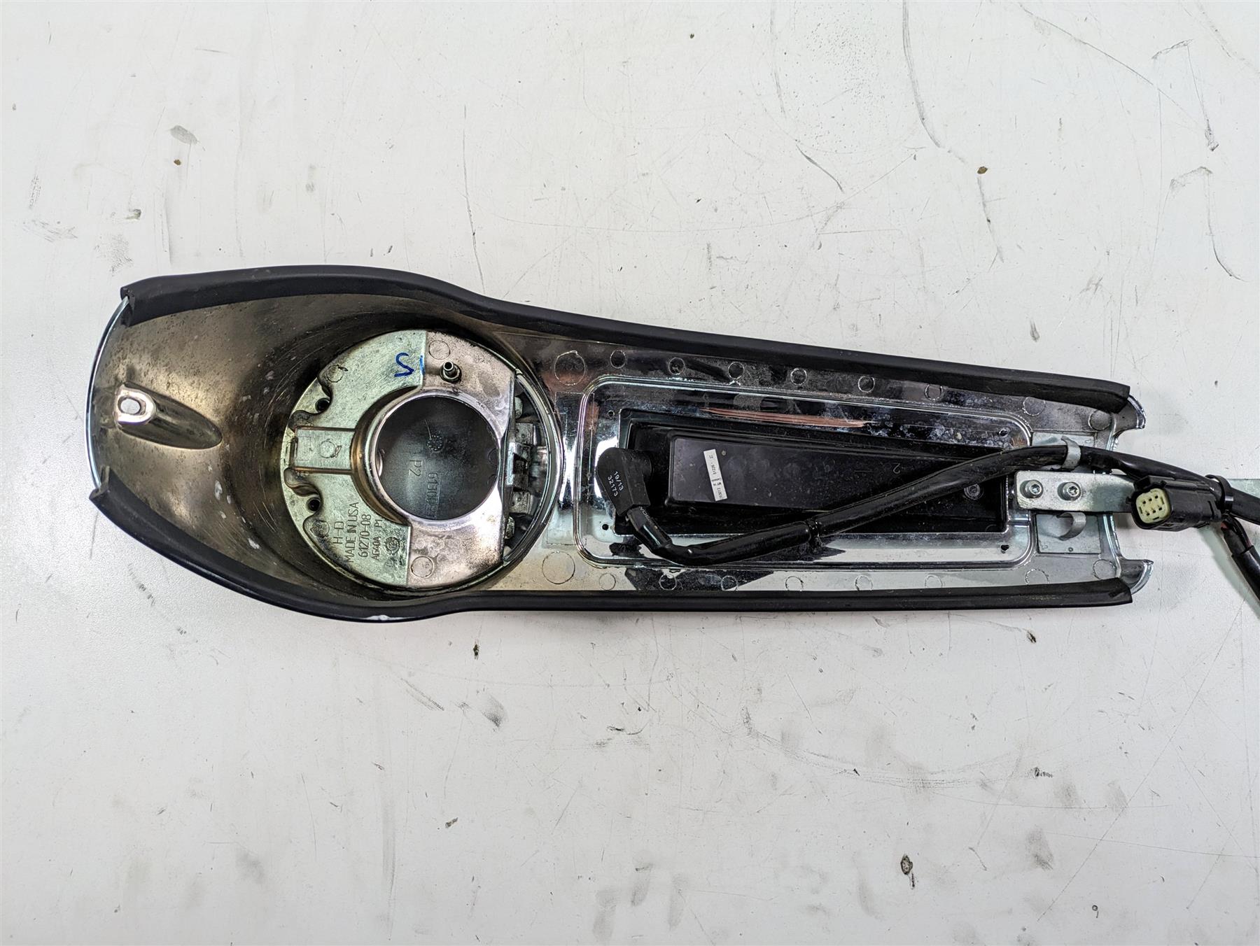 2014 Harley Touring FLHTK Electra Glide Fuel Tank Dash Cover Intercom 61270-08 {{ shop.shopifyCountryName }} - Mototech271