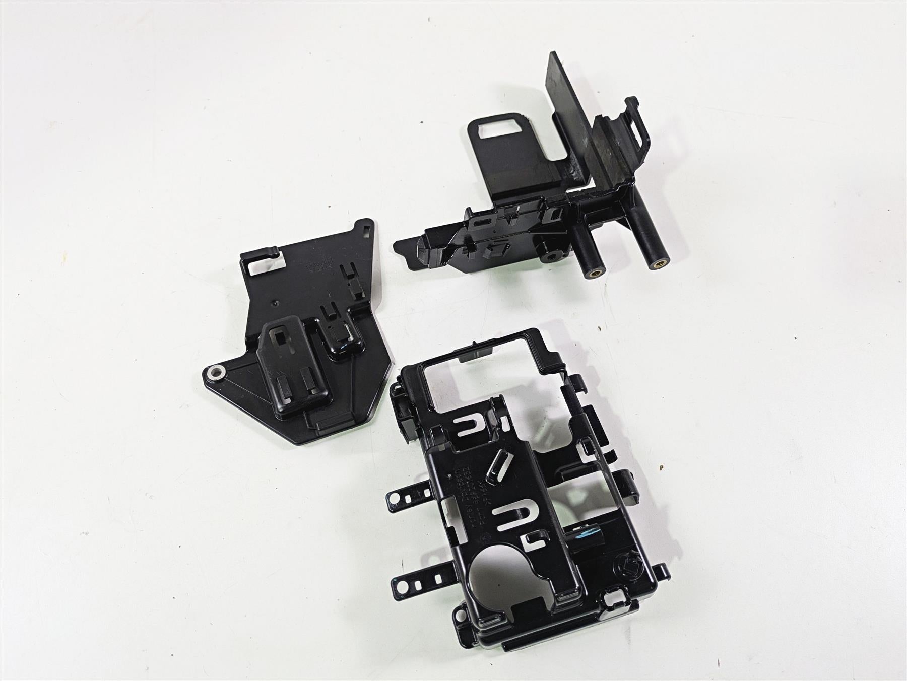 2020 Harley Softail FXST Standard Electrical Carrier Plastic Set 66000126 {{ shop.shopifyCountryName }} - Mototech271