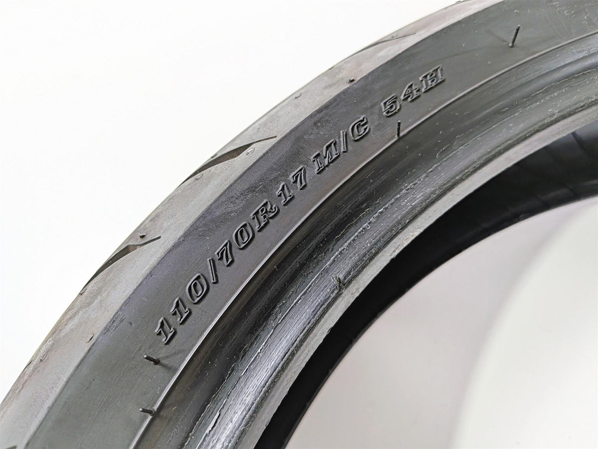 Used Front Front Dunlop Sportmax GPR-300 110/70R17 Tire HJDD7R4N9F {{ shop.shopifyCountryName }} - Mototech271